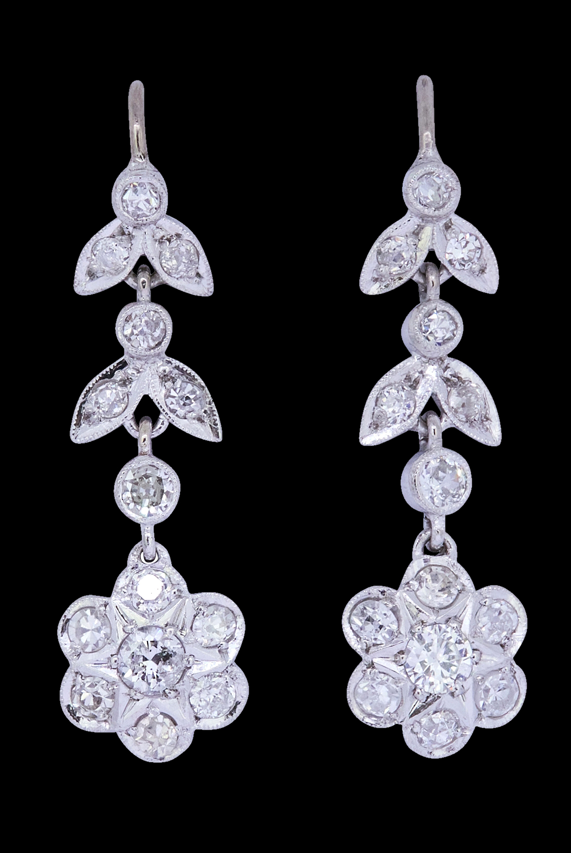 PAIR OF DIAMOND DROP EARRINGS.