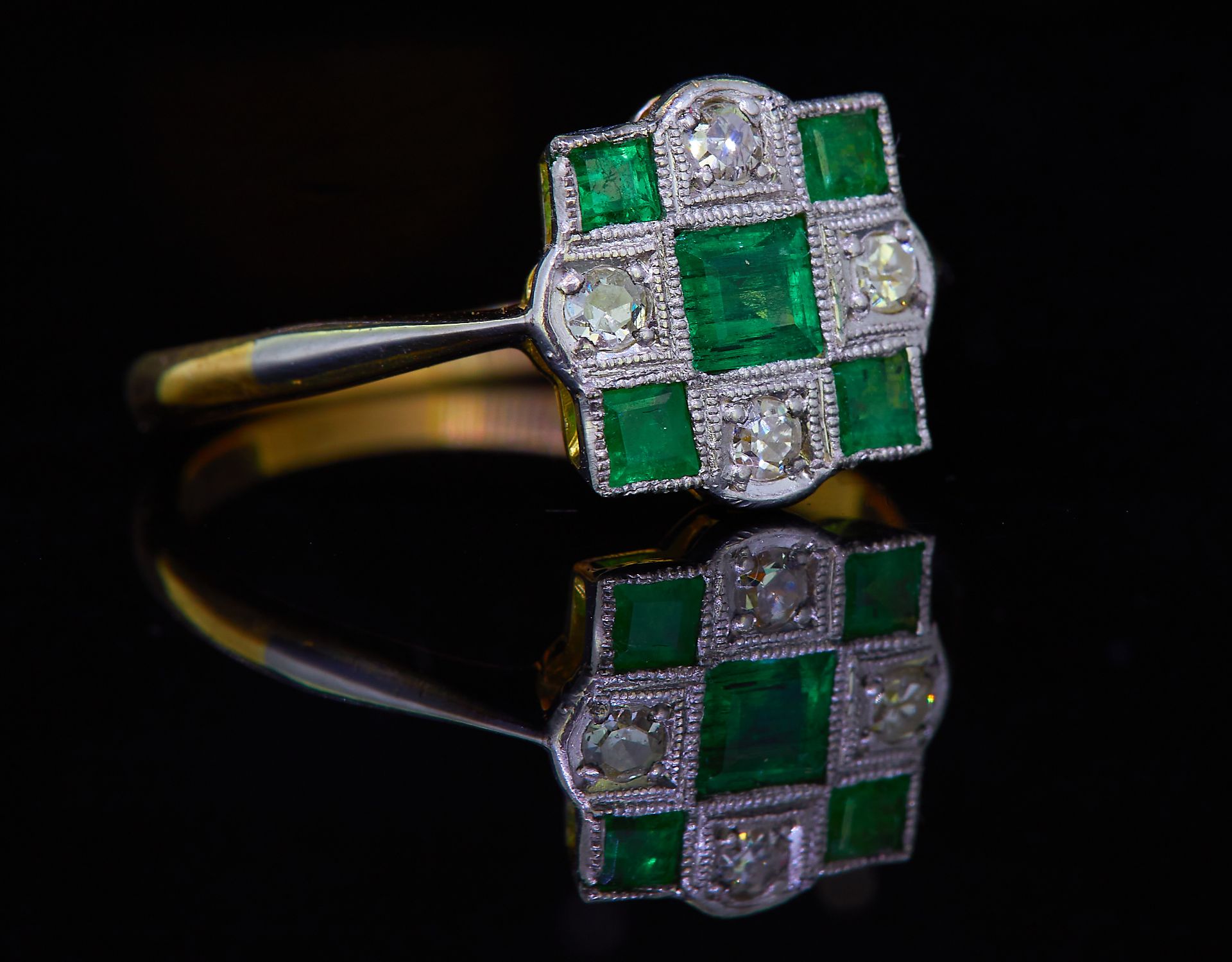 EMERALD AND DIAMOND DRESS RING