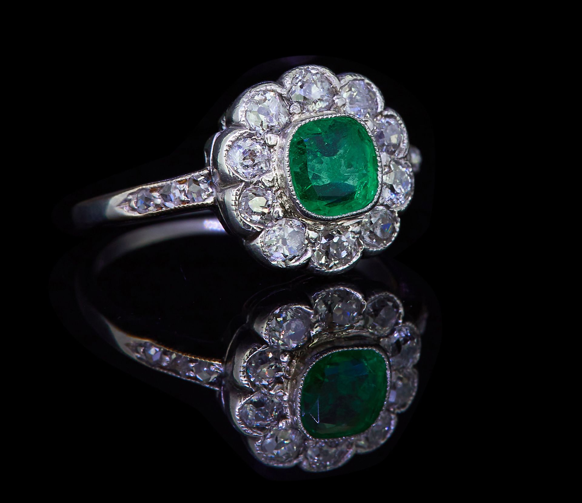 ANTIQUE EMERALD AND DIAMOND CLUSTER RING