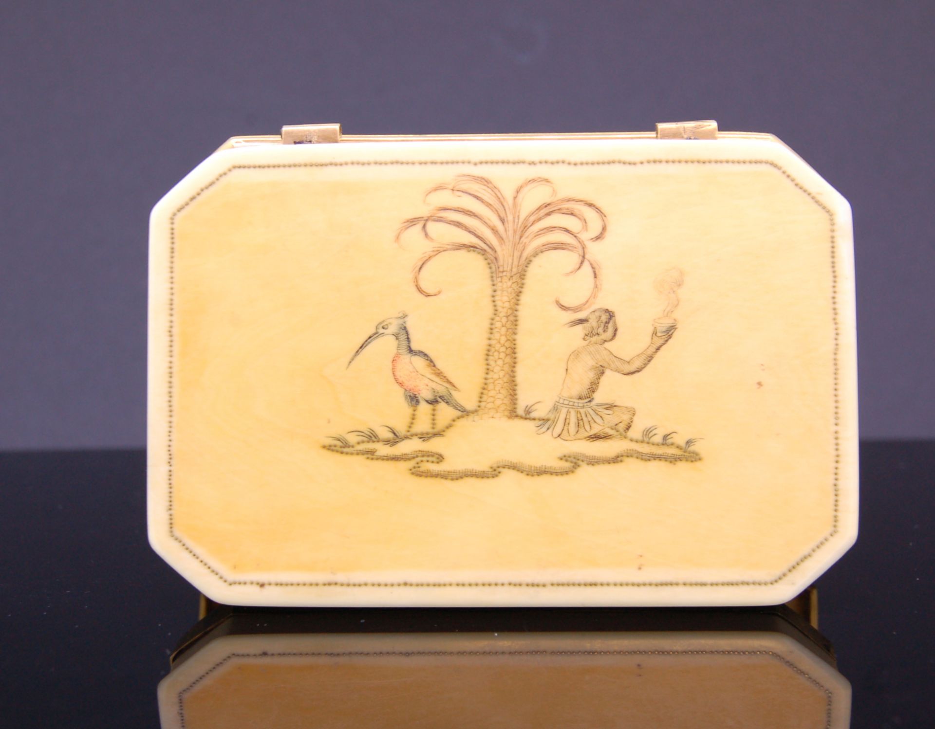 18th CENTURY RECTANGULAR SNUFFBOX WITH GOLD MOUNT - Image 3 of 4