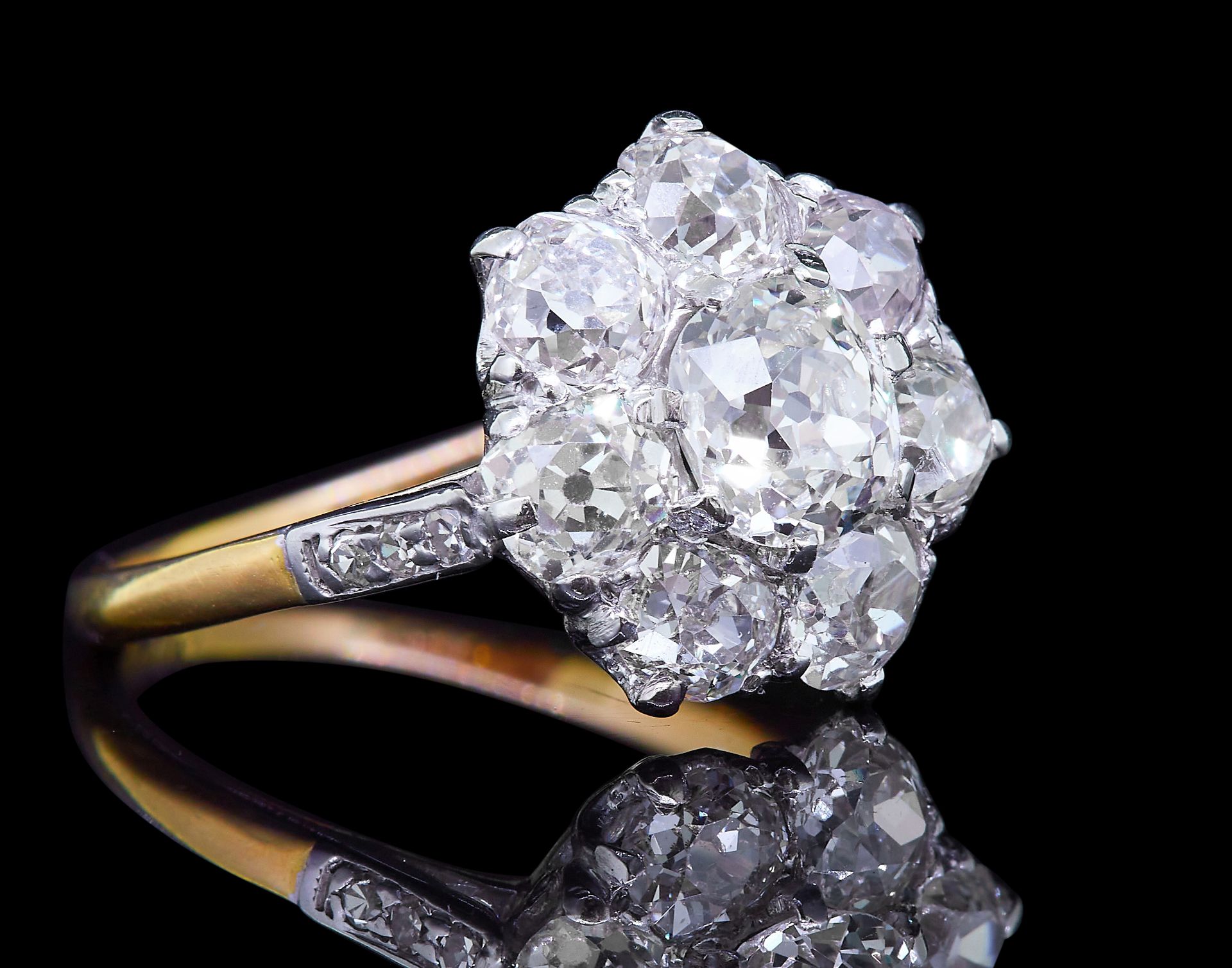 ANTIQUE DIAMOND CLUSTER RING - Image 2 of 2