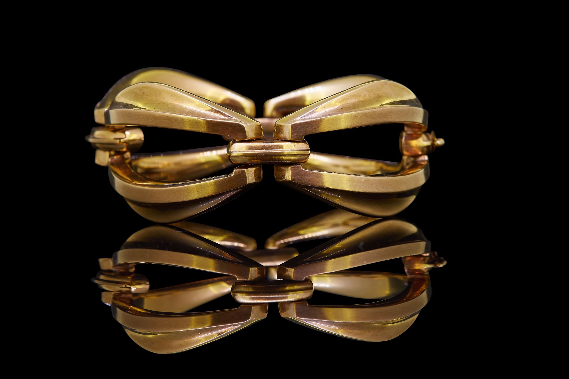 YELLOW METAL LARGE 4 LINK BRACELET - Image 2 of 2