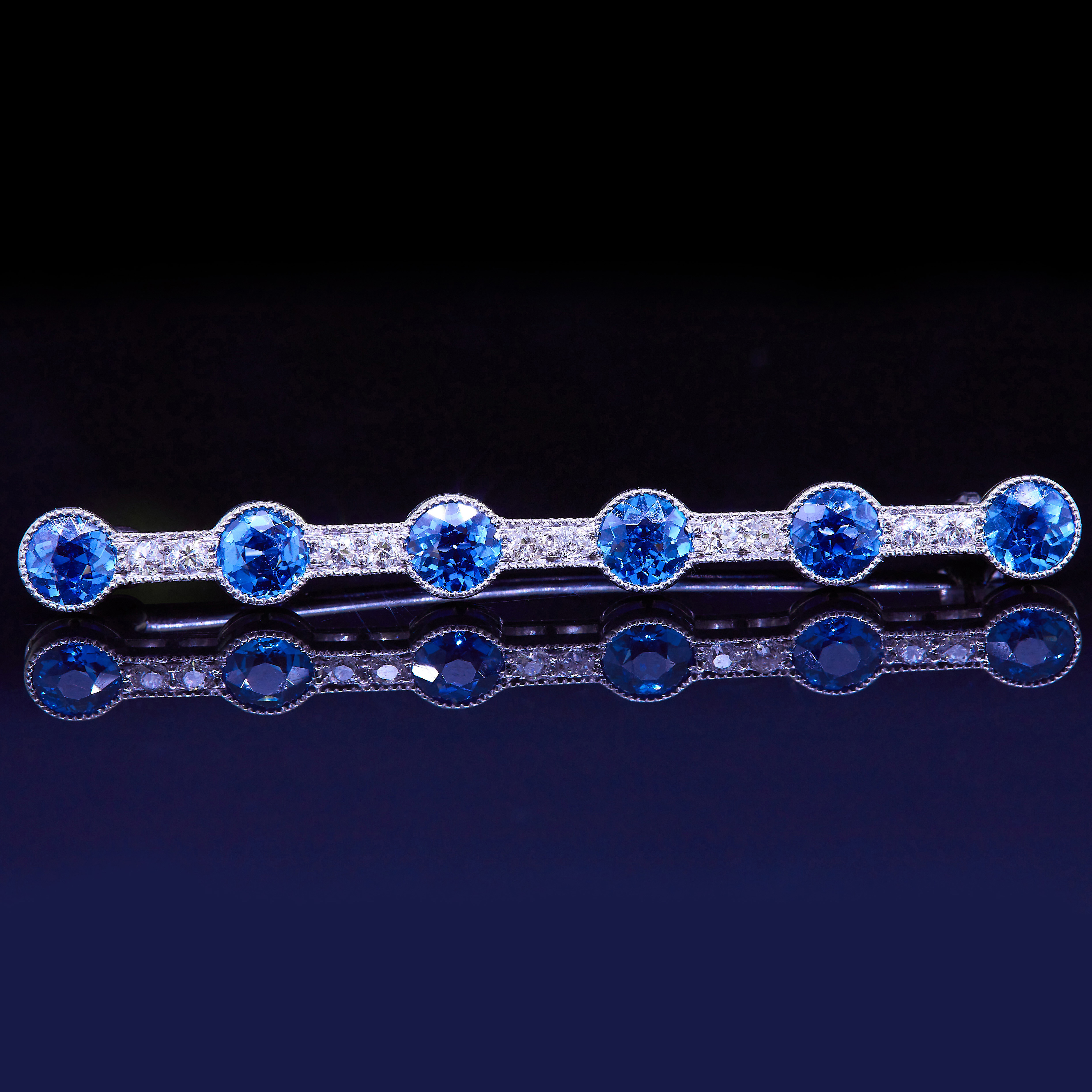 SAPPHIRE AND DIAMOND BAR BROOCH