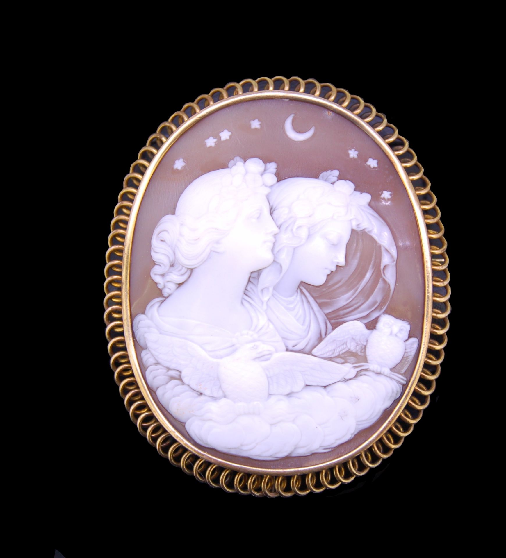 ANTIQUE CARVED SHELL CAMEO BROOCH
