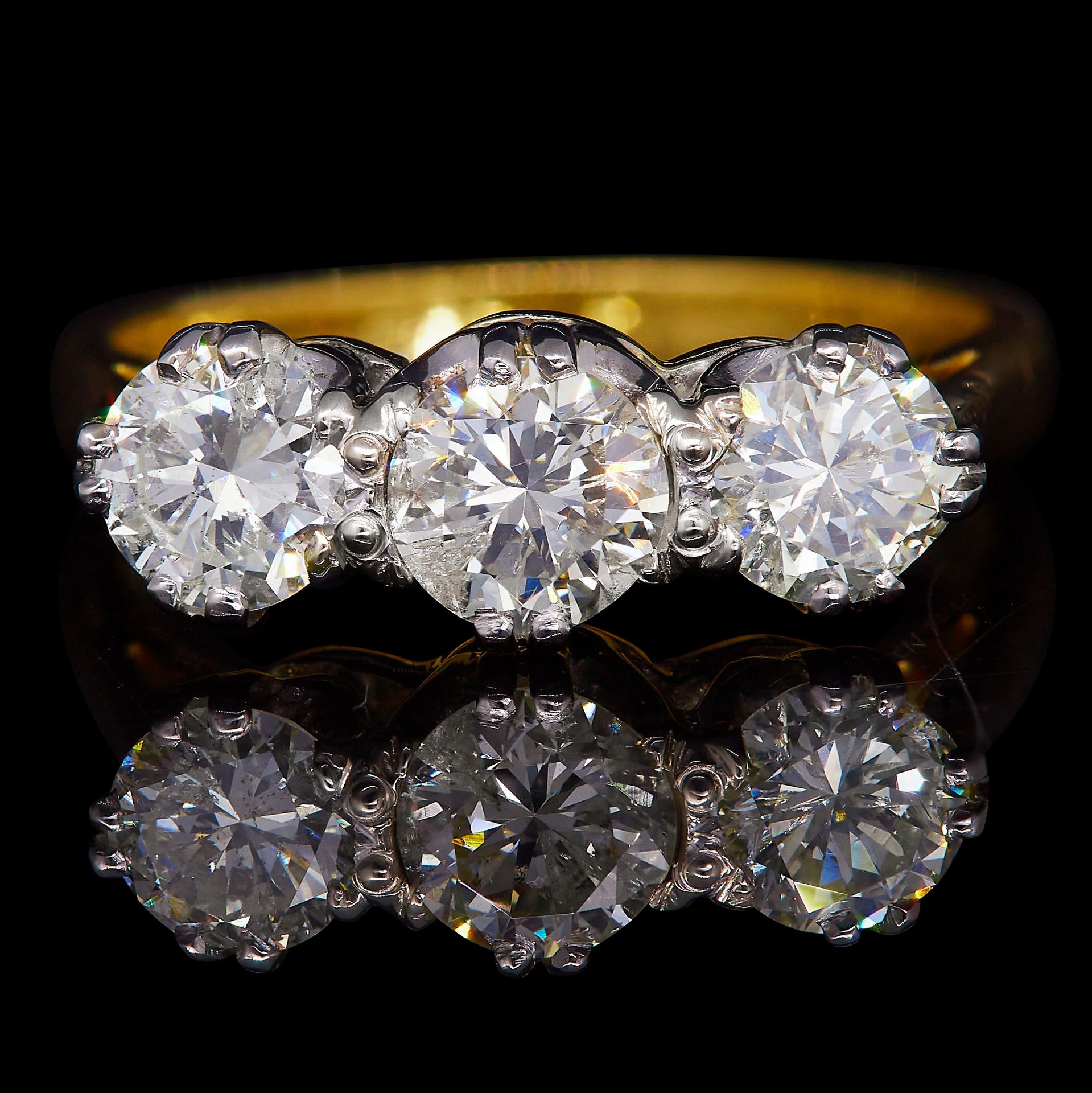 DIAMOND 3-STONE RING