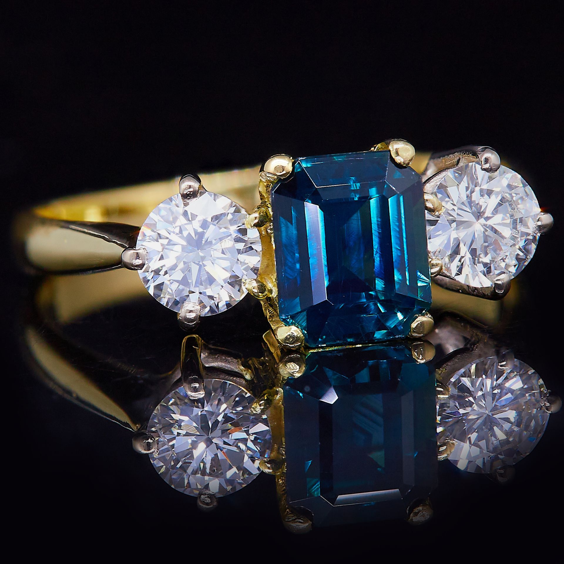 SAPPHIRE AND DIAMOND 3-STONE RING