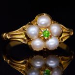 -NO RESERVE- PEARL AND DEMANTOID GARNET CLUSTER RING