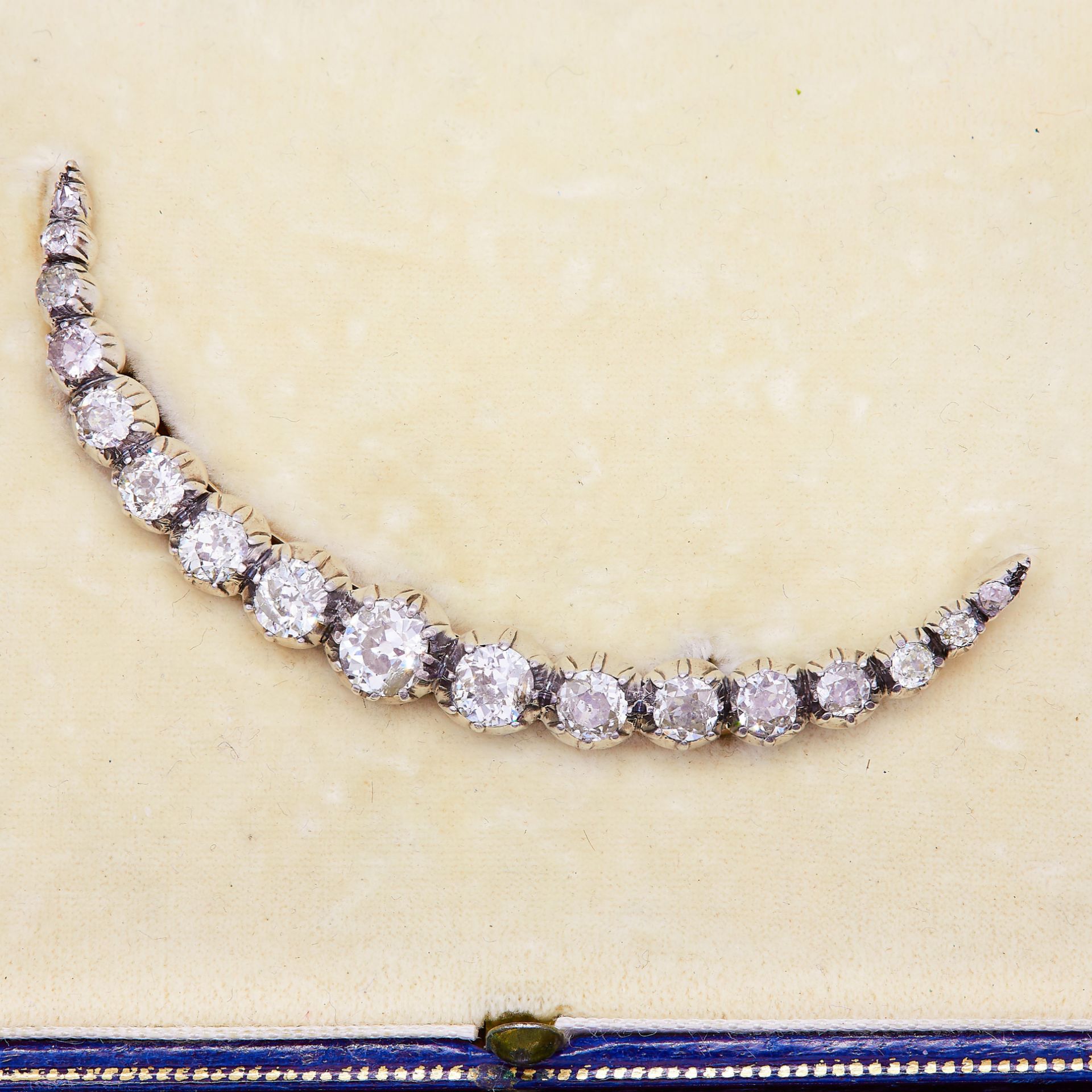 IMPORTANT ANTIQUE DIAMOND CRESCENT BROOCH