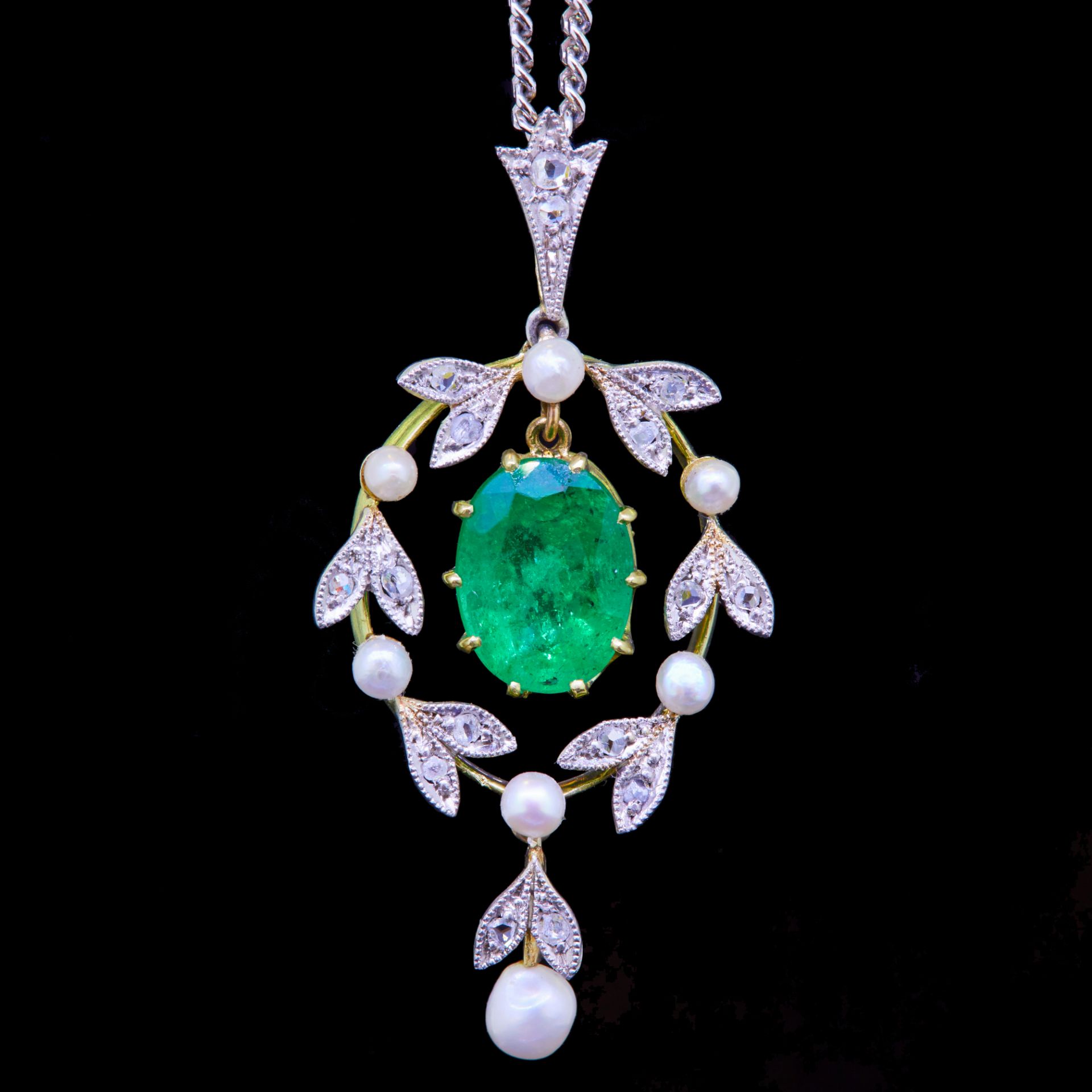 EMERALD DIAMOND AND PEARL PENDANT