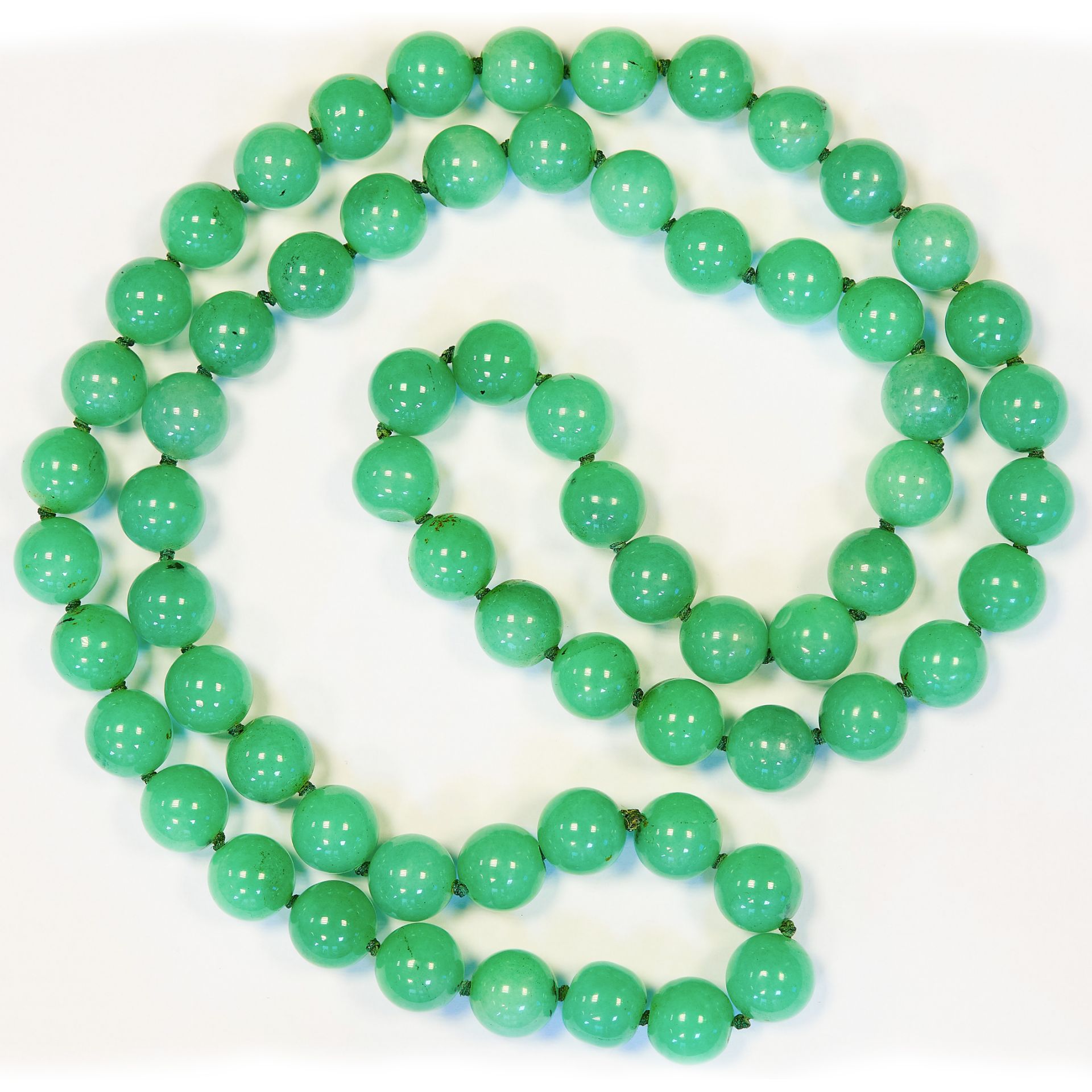 GREEN BEAD NECKLACE - Image 2 of 2