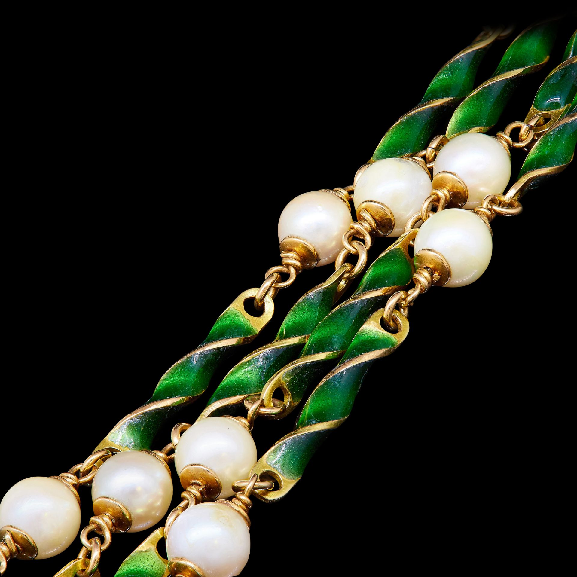 ENAMEL AND PEARL NECKLACE