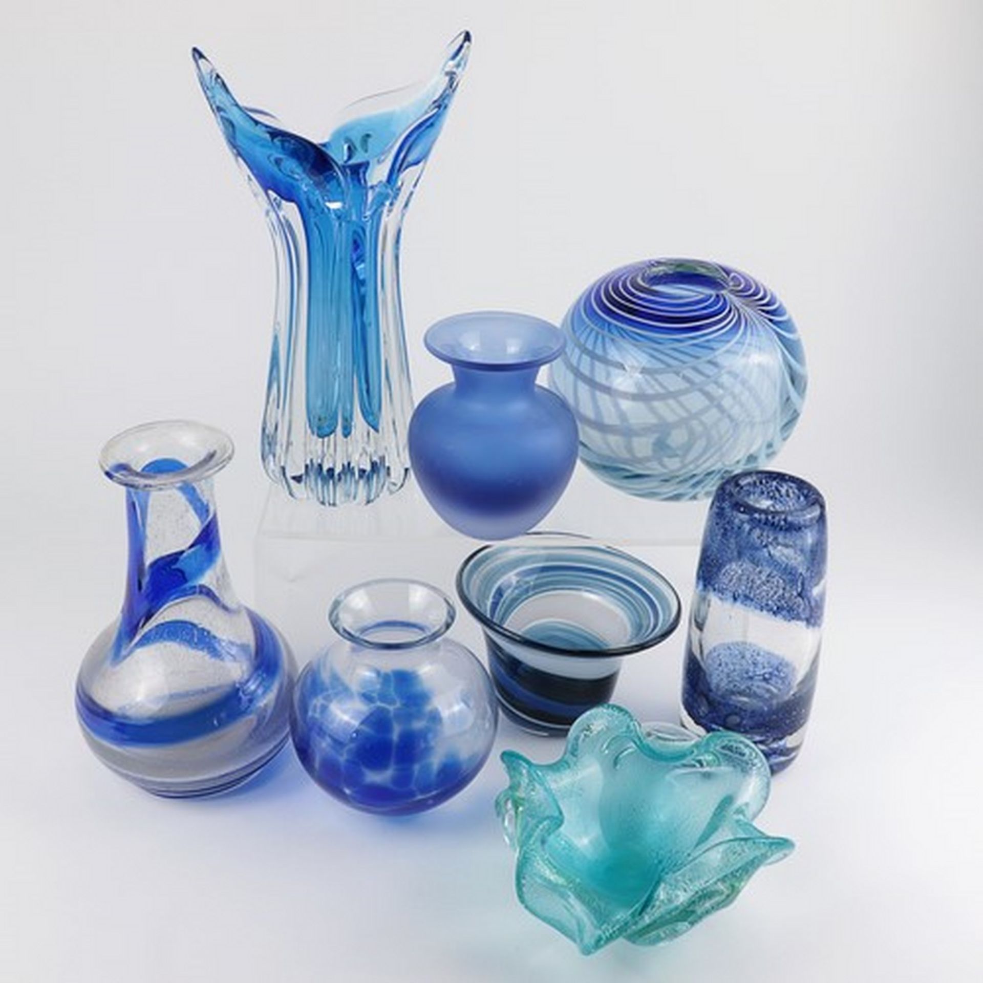 Vasen - Konvolut Murano, u.a. 8 St., untersch. Formen u. Größen, farbloses dickw. Glas, in versch.