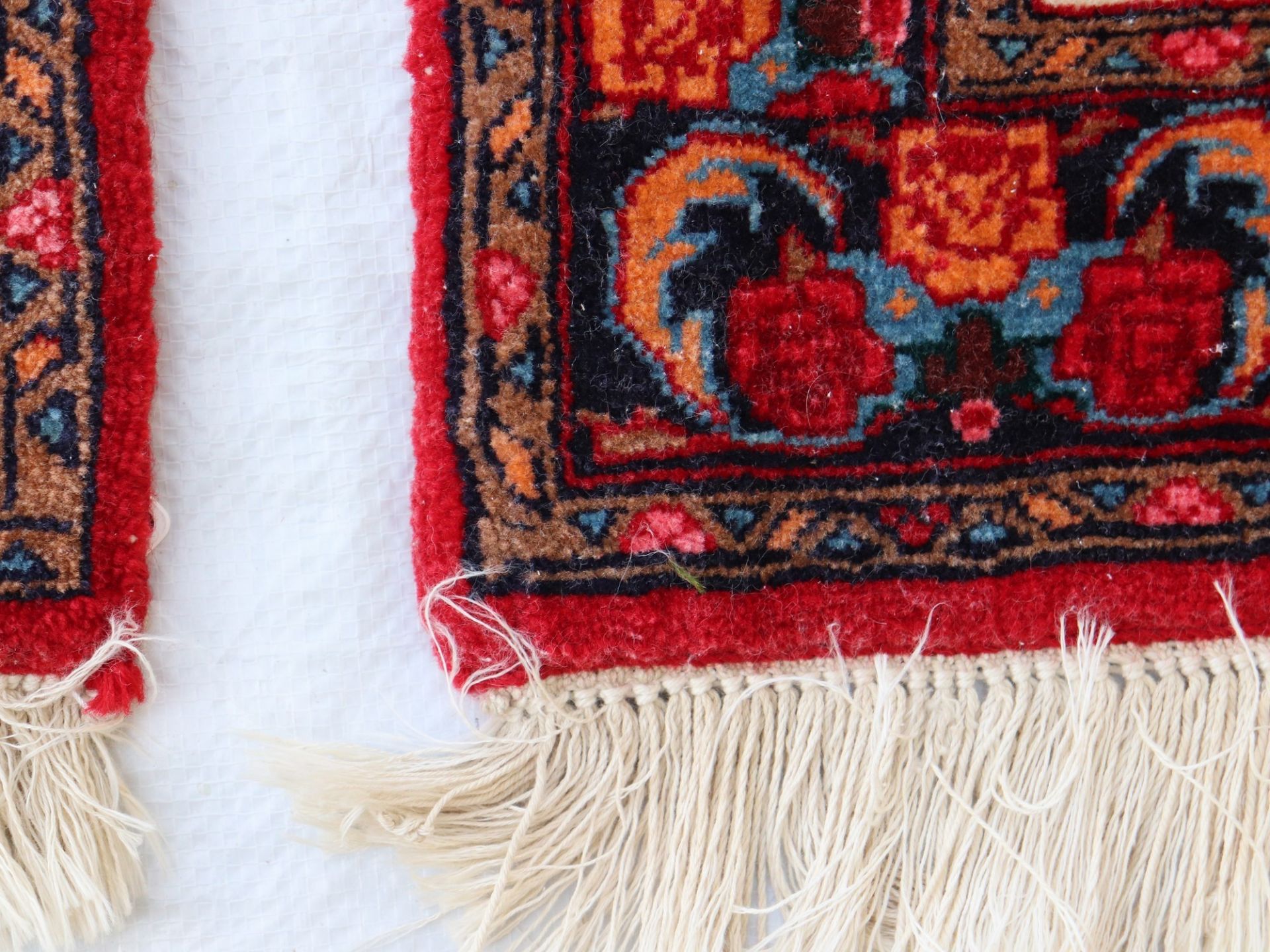 Orientbrücken - Pendant Iran, Baumwolle/Korkwolle, 2 St., rotgrundig, weißes Feld mit Medaillon, - Bild 4 aus 5