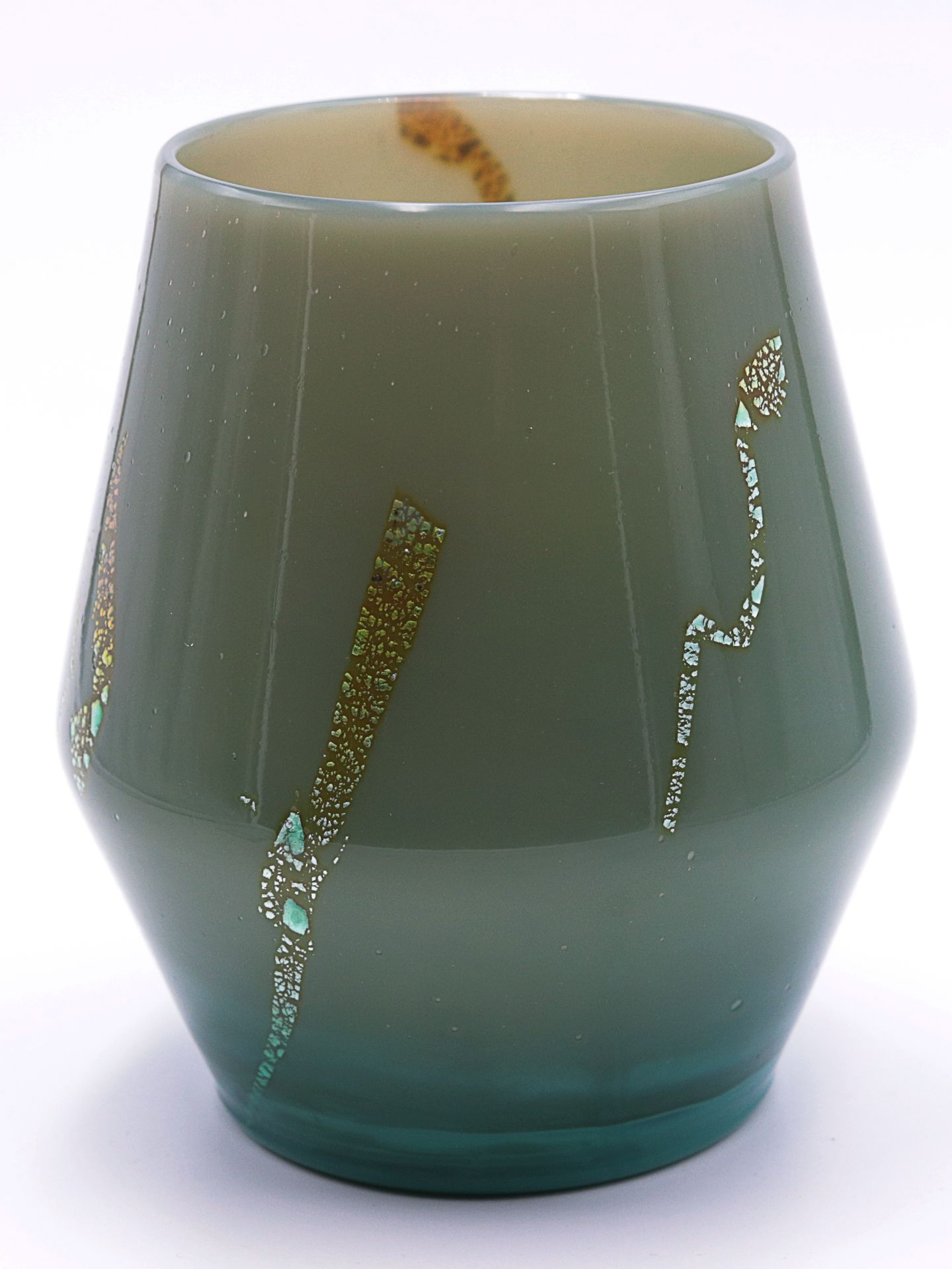 Vase Frankreich, türkisfarbenes, nach oben changierendes braungraues Glas, runder Stand,
