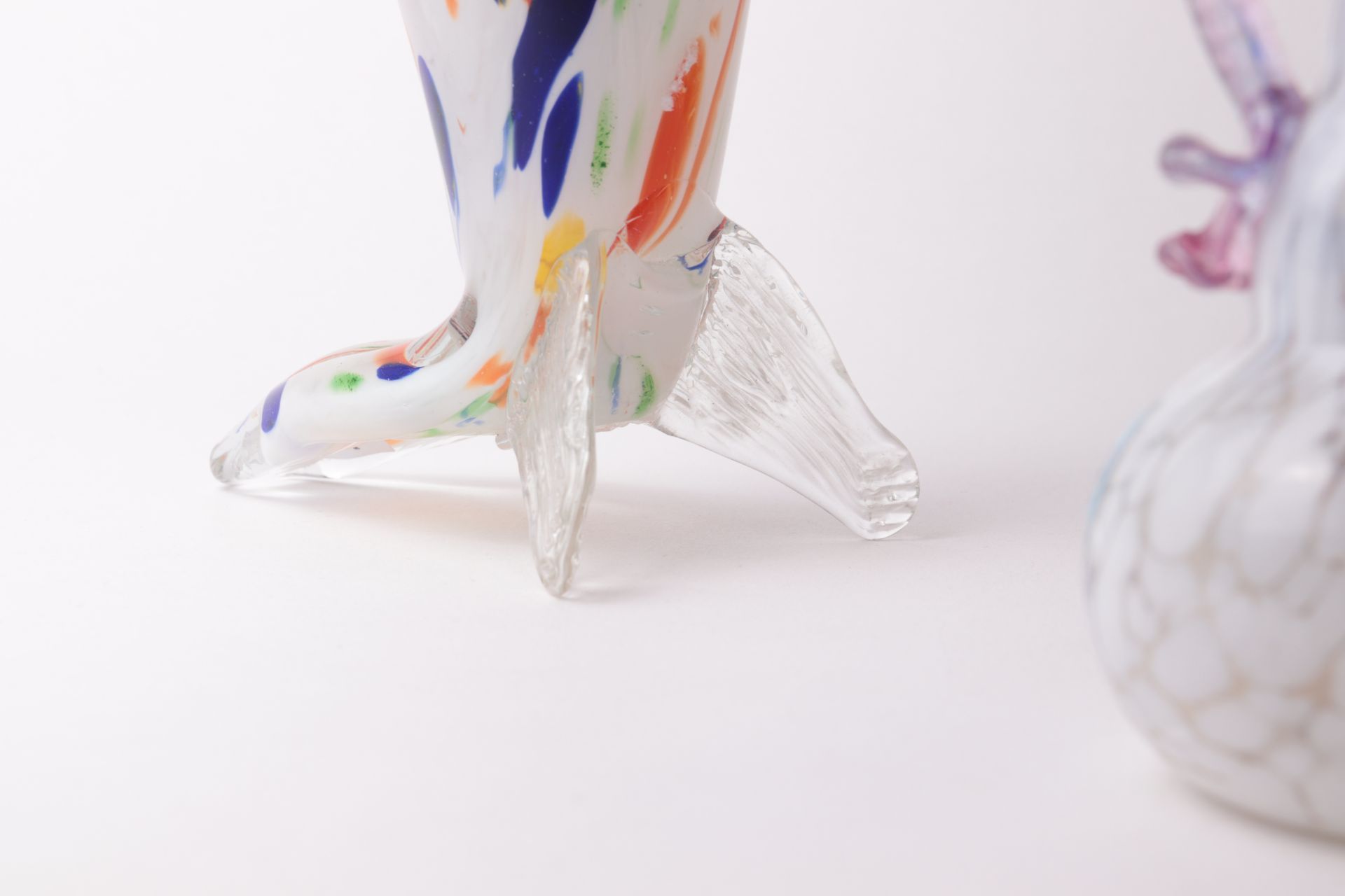 Murano - Konvolut 3 St., Zierfigur u. Vasen, farbloses u. lilafarbenes Glas, auf polygonalem - Bild 5 aus 6