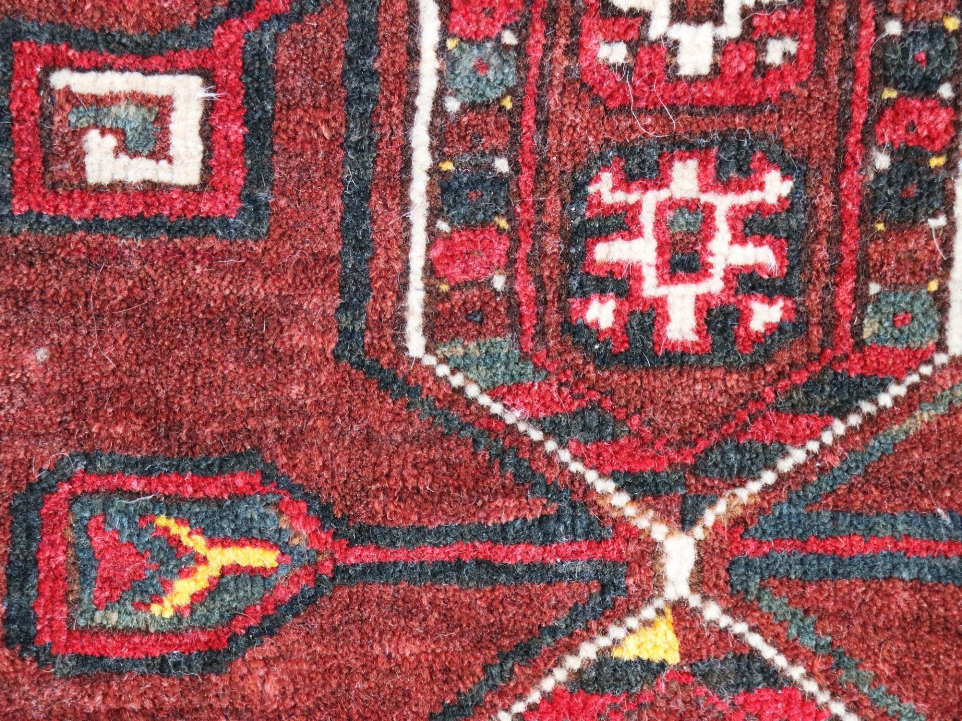 Satteltaschenfront Turkmenistan, Wolle, umgearbeitet, fortlaufendes Medaillonmotiv, rotgrundig, - Bild 4 aus 7