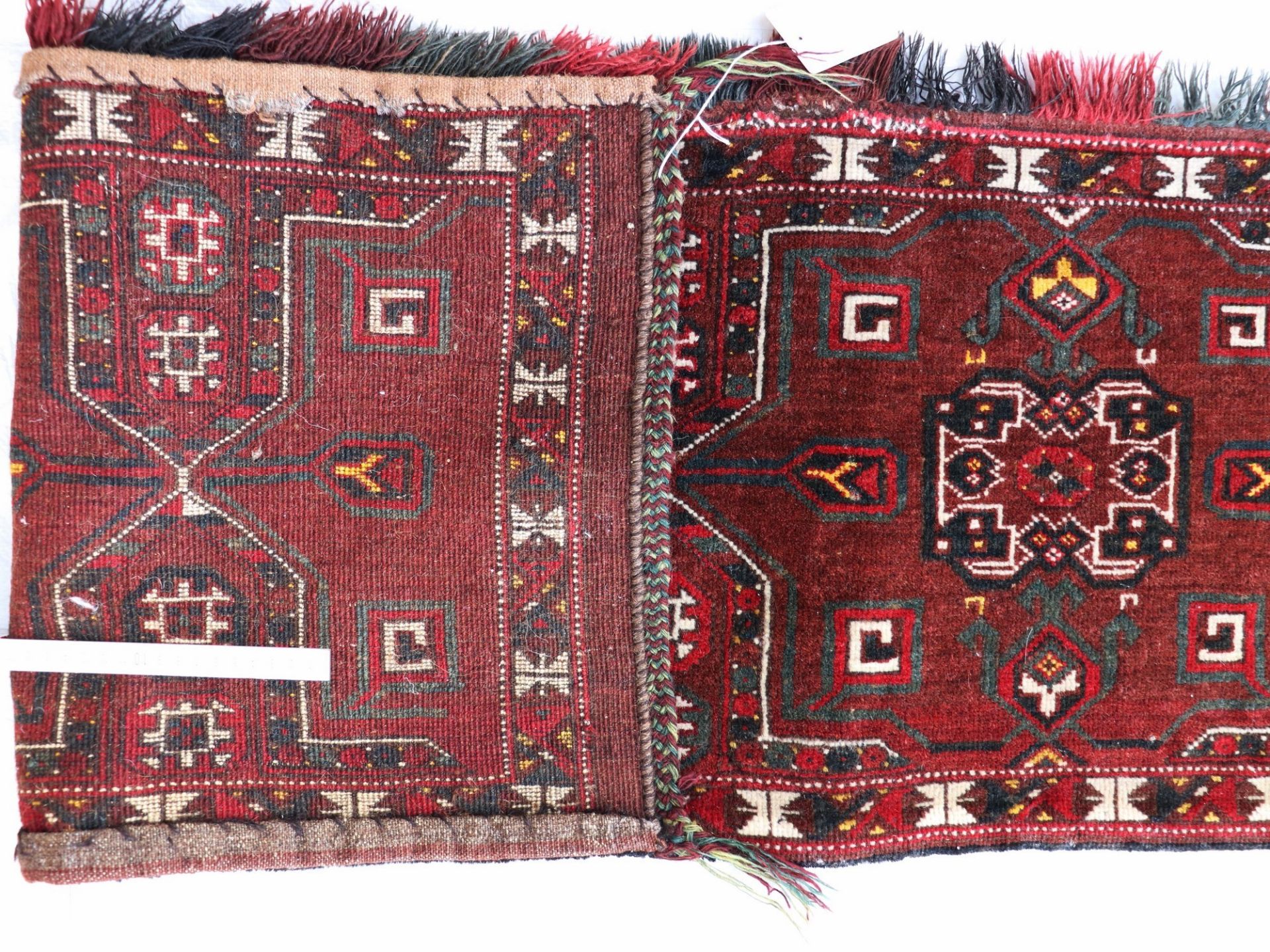Satteltaschenfront Turkmenistan, Wolle, umgearbeitet, fortlaufendes Medaillonmotiv, rotgrundig, - Bild 7 aus 7