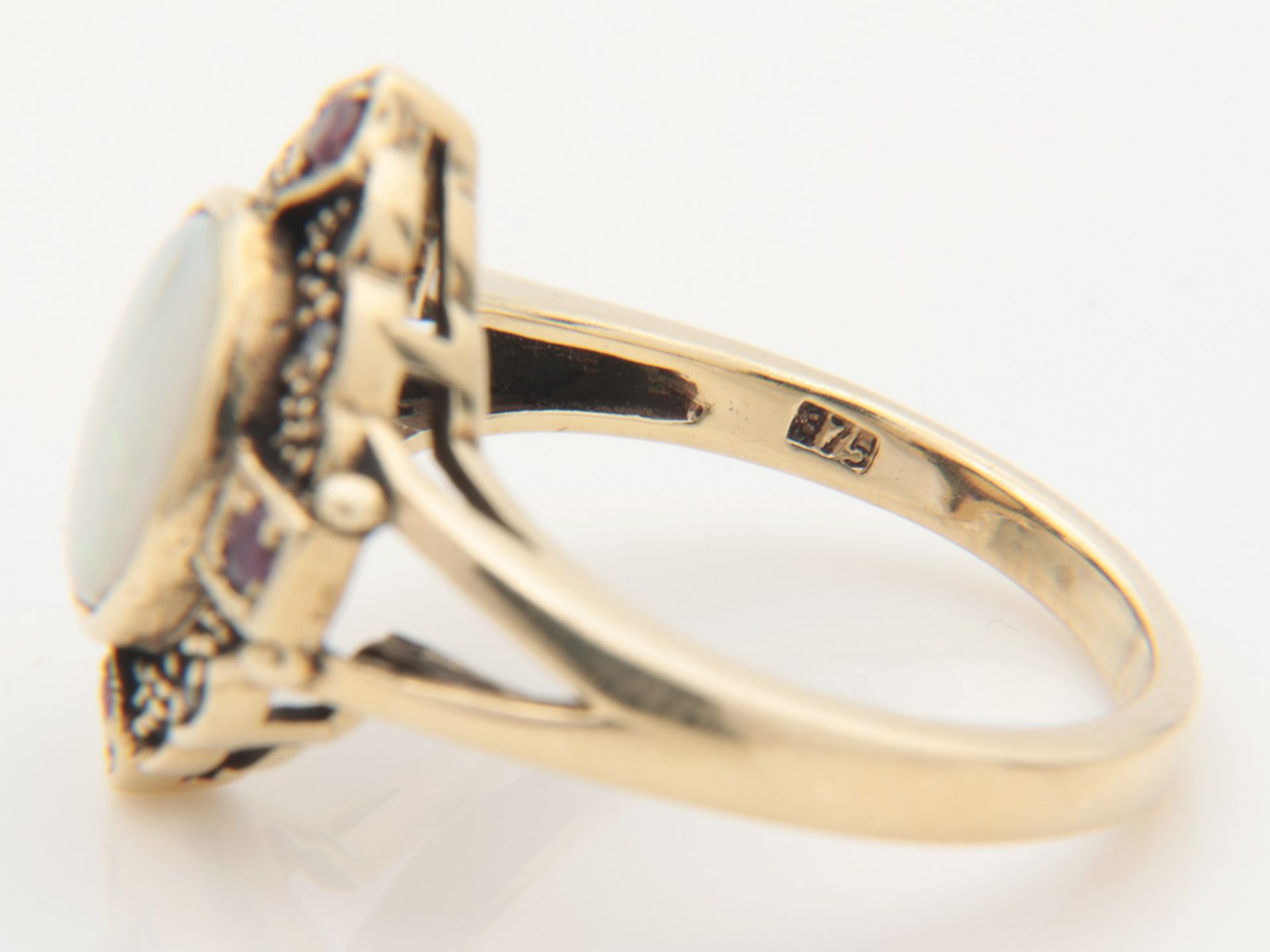 Diamant/Opal - Damenring GG 375, leicht rautenförmiger Ringkopf, mittig besetzt mit einem Opal- - Bild 6 aus 6