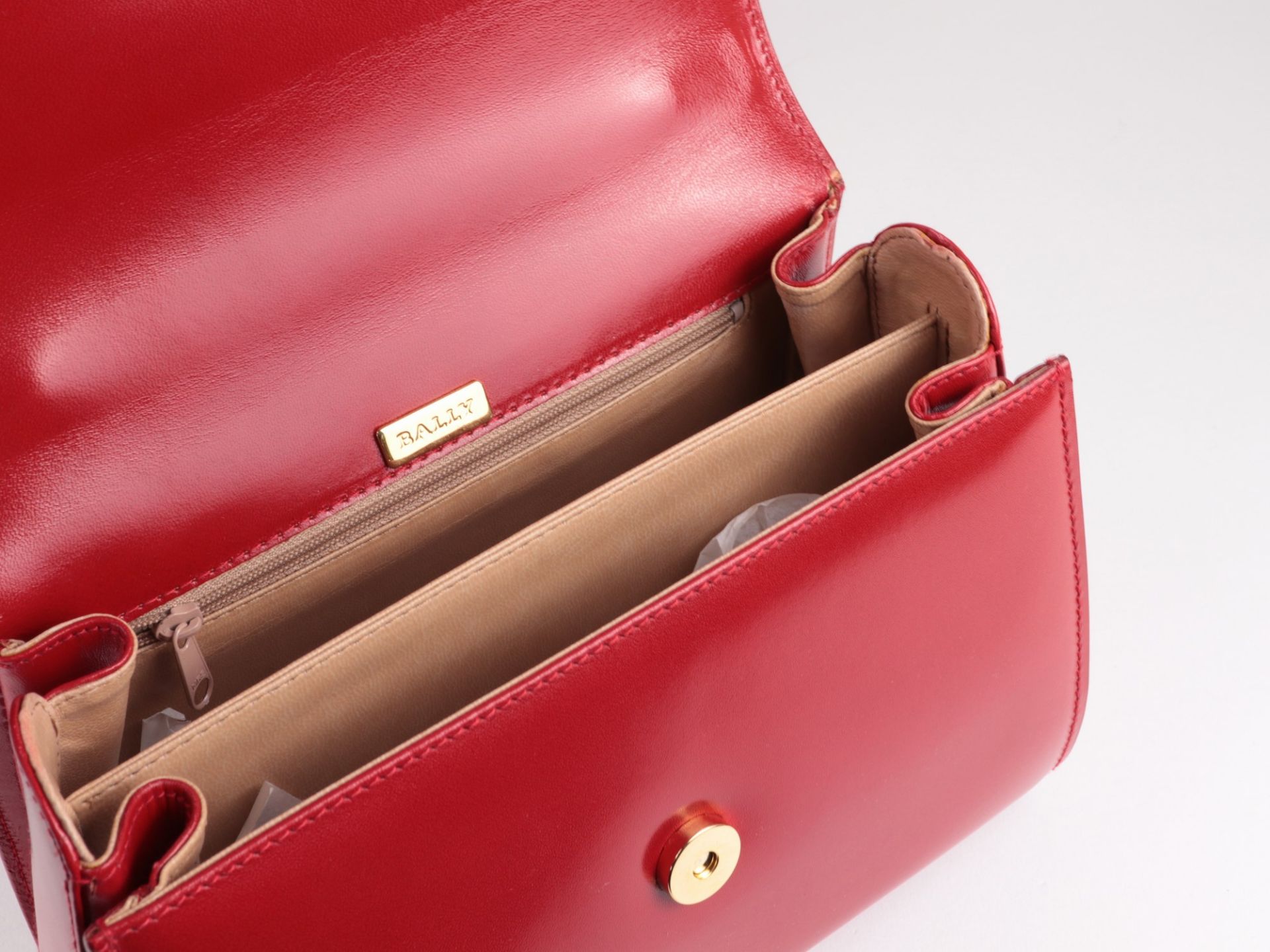 Damenhandtaschen 2 St., 1x Bally, rotes Glattleder, goldfarbene Druckknopfschließe, 1 runder - Bild 3 aus 5