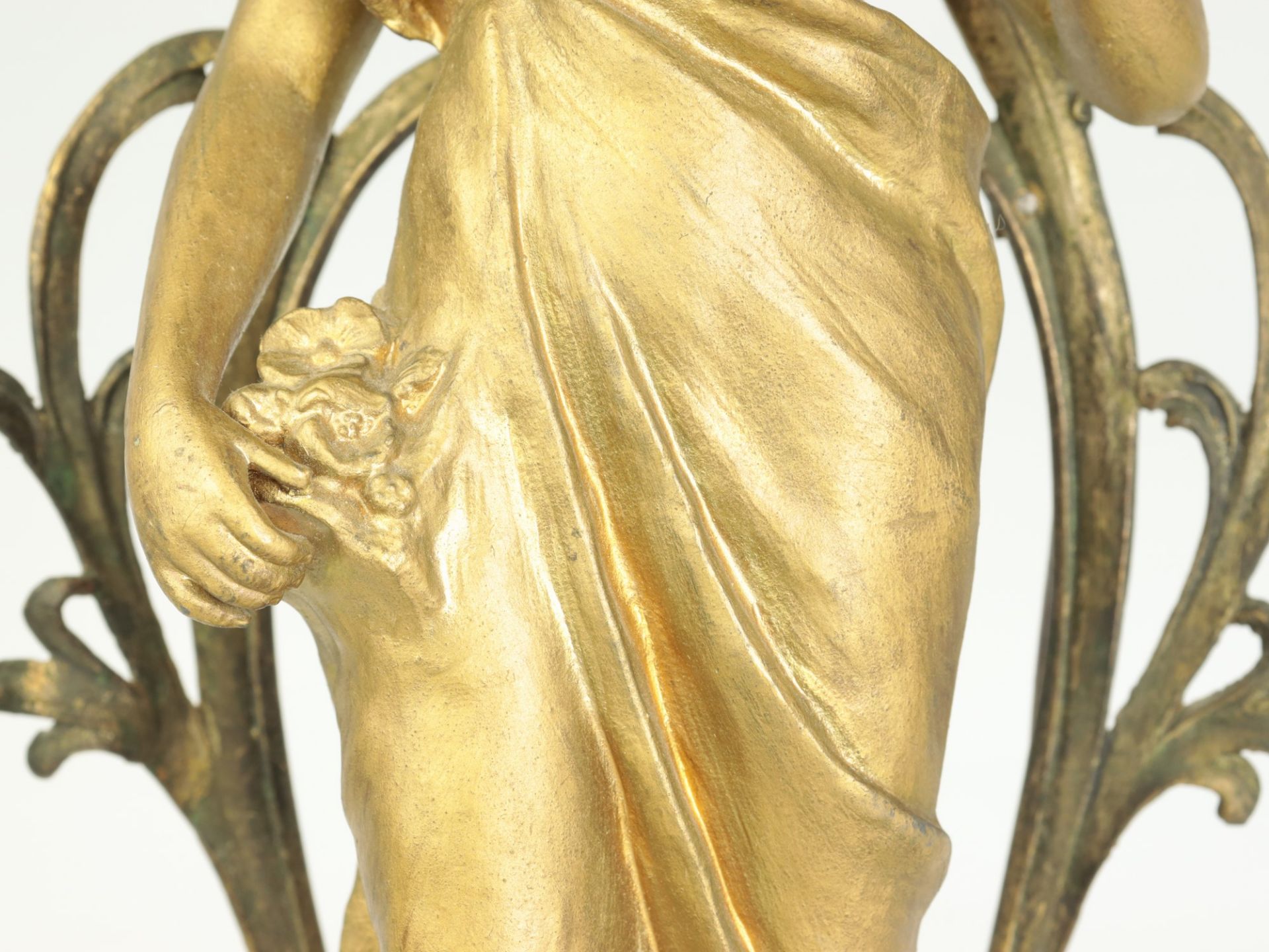 Jugendstil - Tischlampe wohl Zinnguss, goldfarben gefasst, einflammig, runder gewulsteter Sockel, - Image 6 of 10