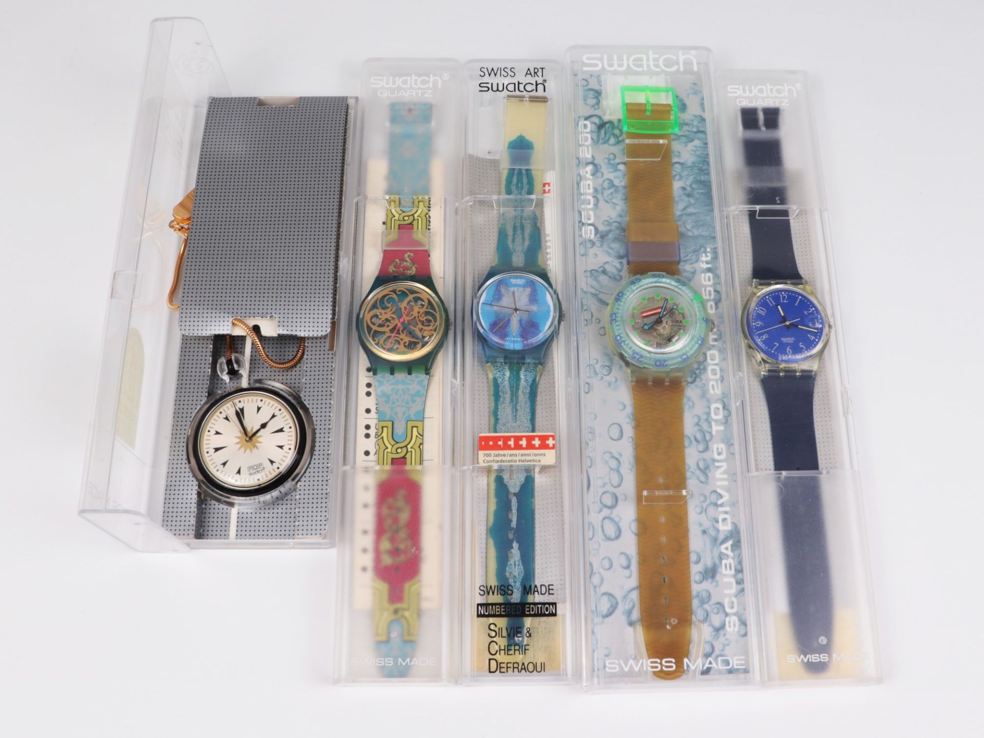 Swatch - Armbanduhren 4 St, Schweiz, versch. Ausführungen, Fkt. ungepr., im OK, dazu 1 Taschenuhr,
