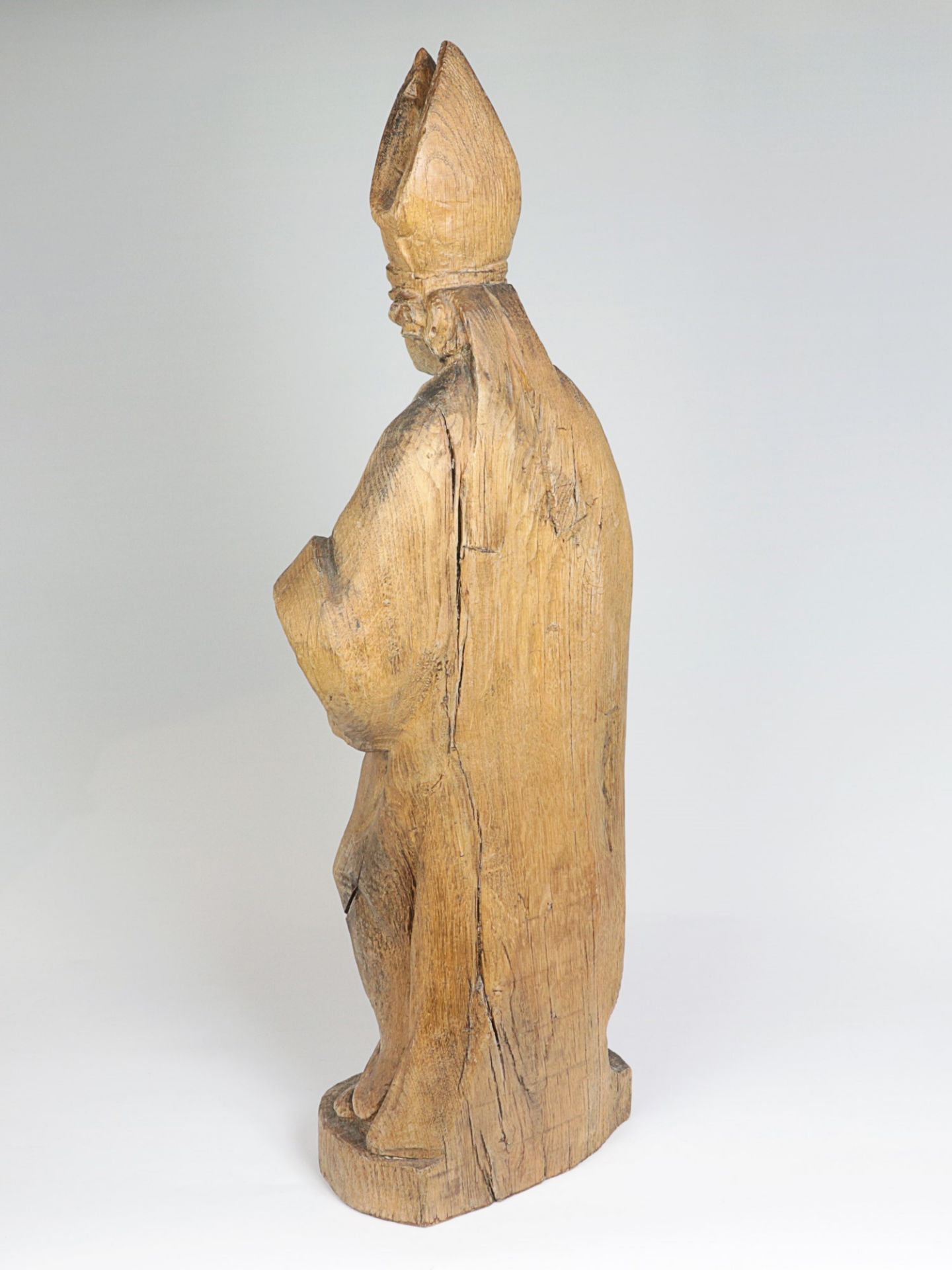 Holzfigur wohl um 1650/80, Umkreis Würzburg, vollplastische Holzschnitzerei, Eiche, Figur eines - Bild 2 aus 9