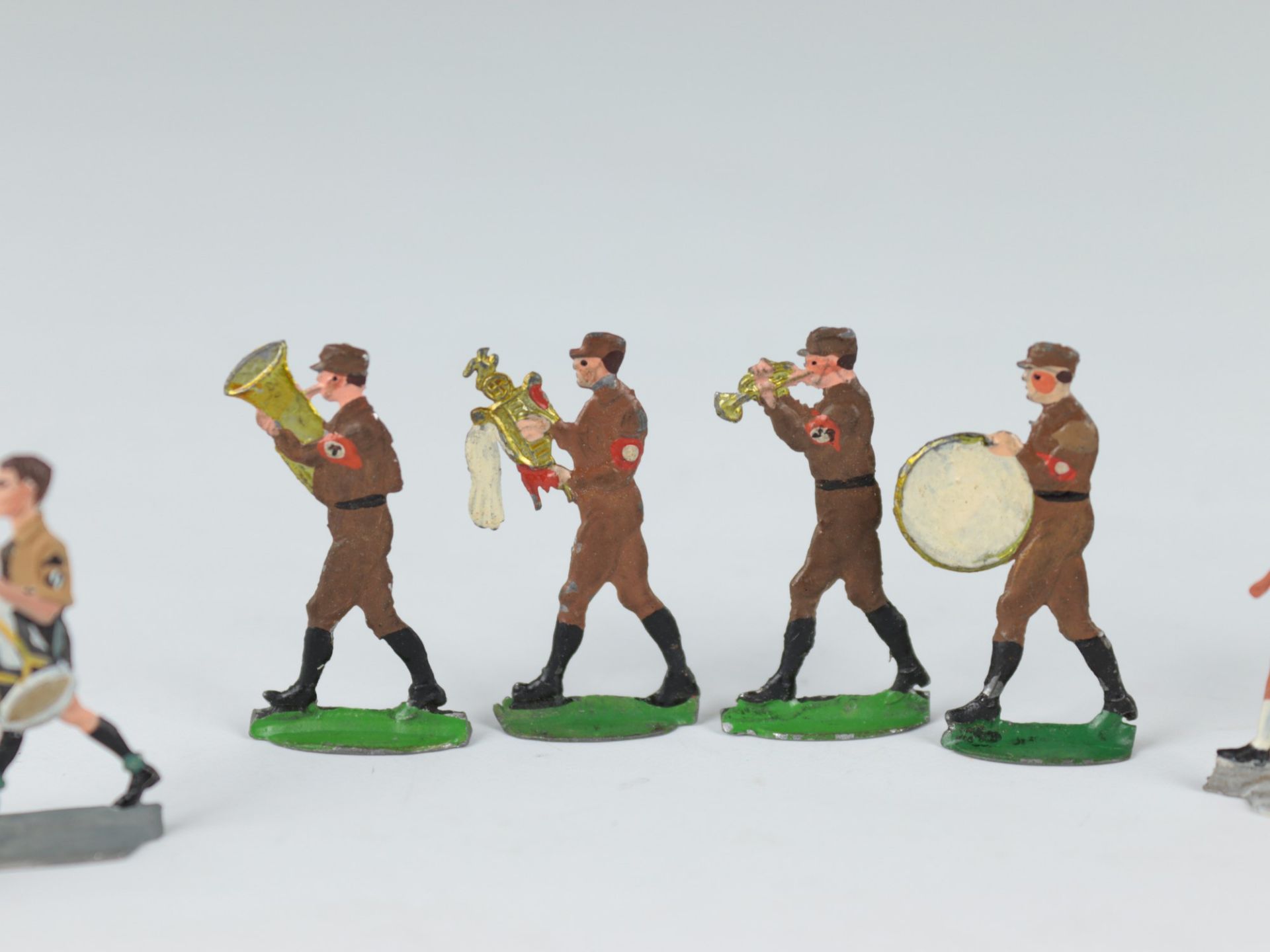 Zinnsoldaten - Konvolut 3. Reich, Musikanten, Fahnenträger, Fußvolk, flache, reliefierte - Bild 2 aus 3