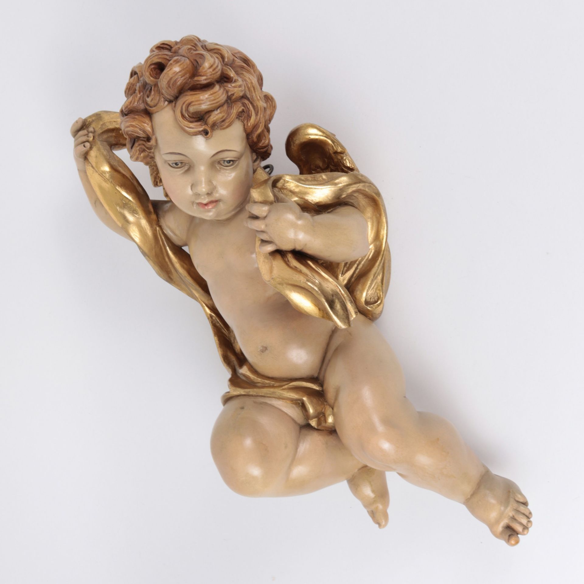 Großer Putto Italien, Südtirol, Anri, Prägemarke, Holz, geschnitzt, farbig u. gold gefasst,