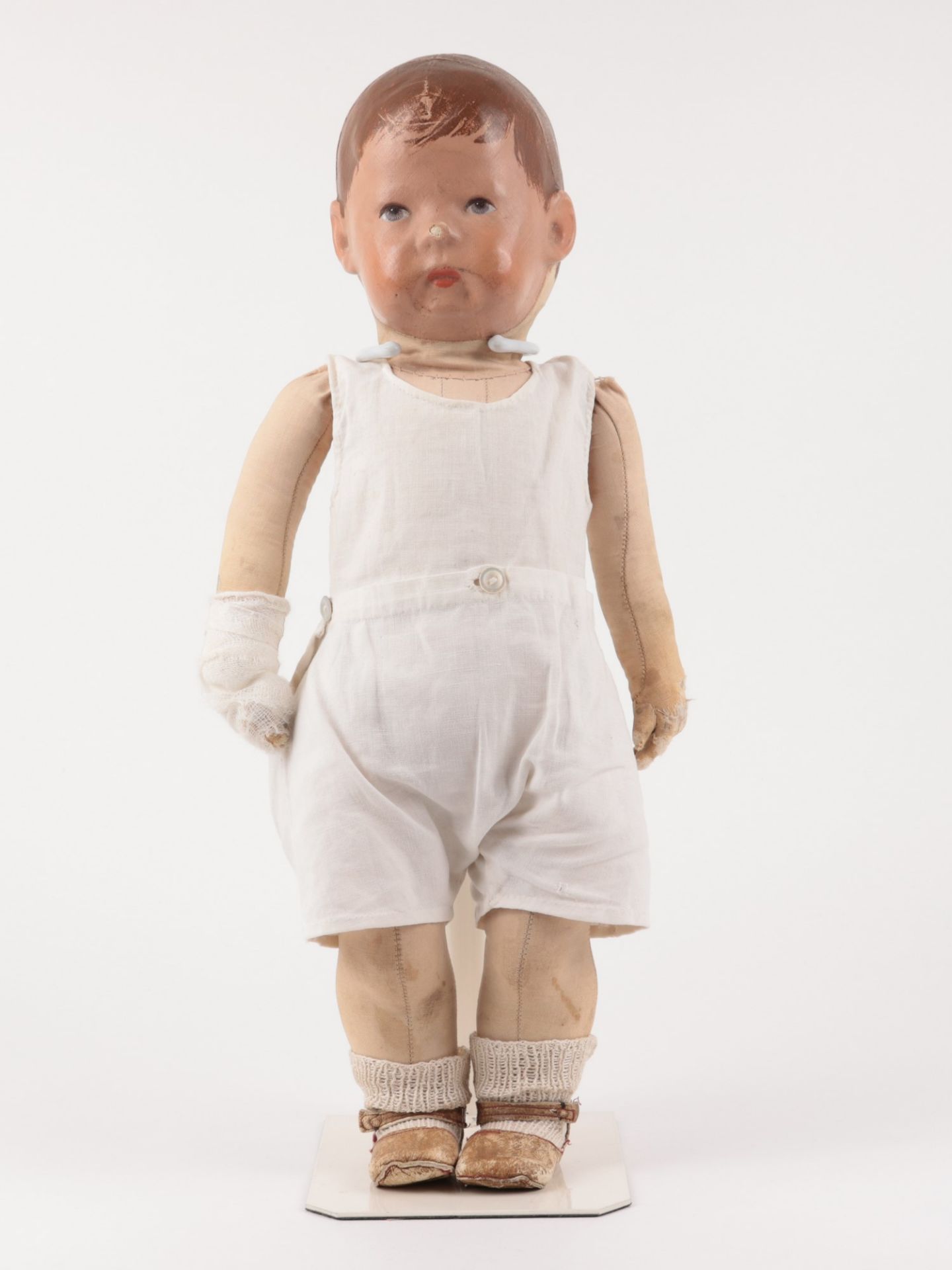 Käthe Kruse - Puppe um 1910/20, Puppe I, fest angenähter Nesselkopf mit drei Hinterkopfnähten u. - Bild 2 aus 17