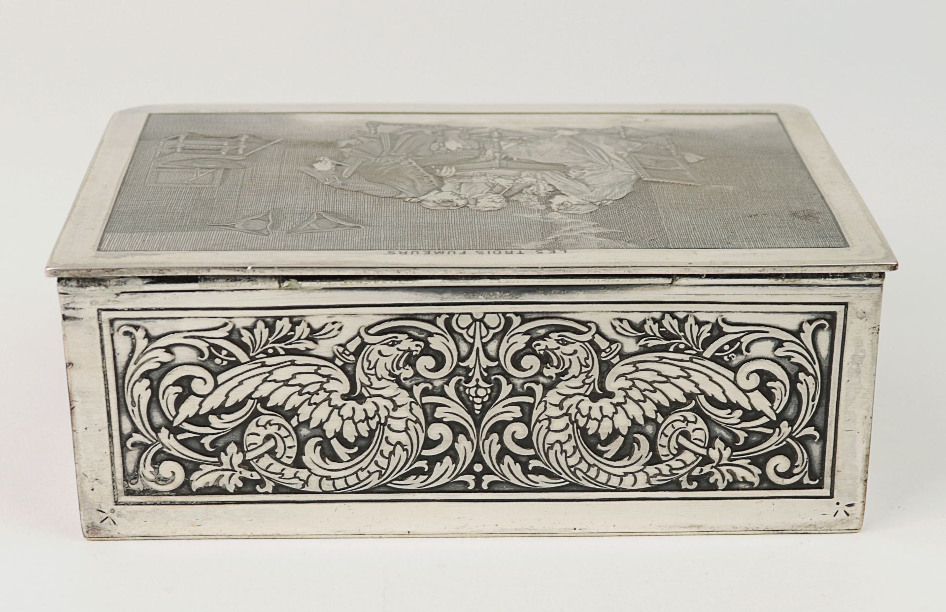 Deckeldose Metall, rechteckige Form, umlaufend reliefierter Drachen- u. Löwendekor, umgeben v. - Bild 4 aus 9