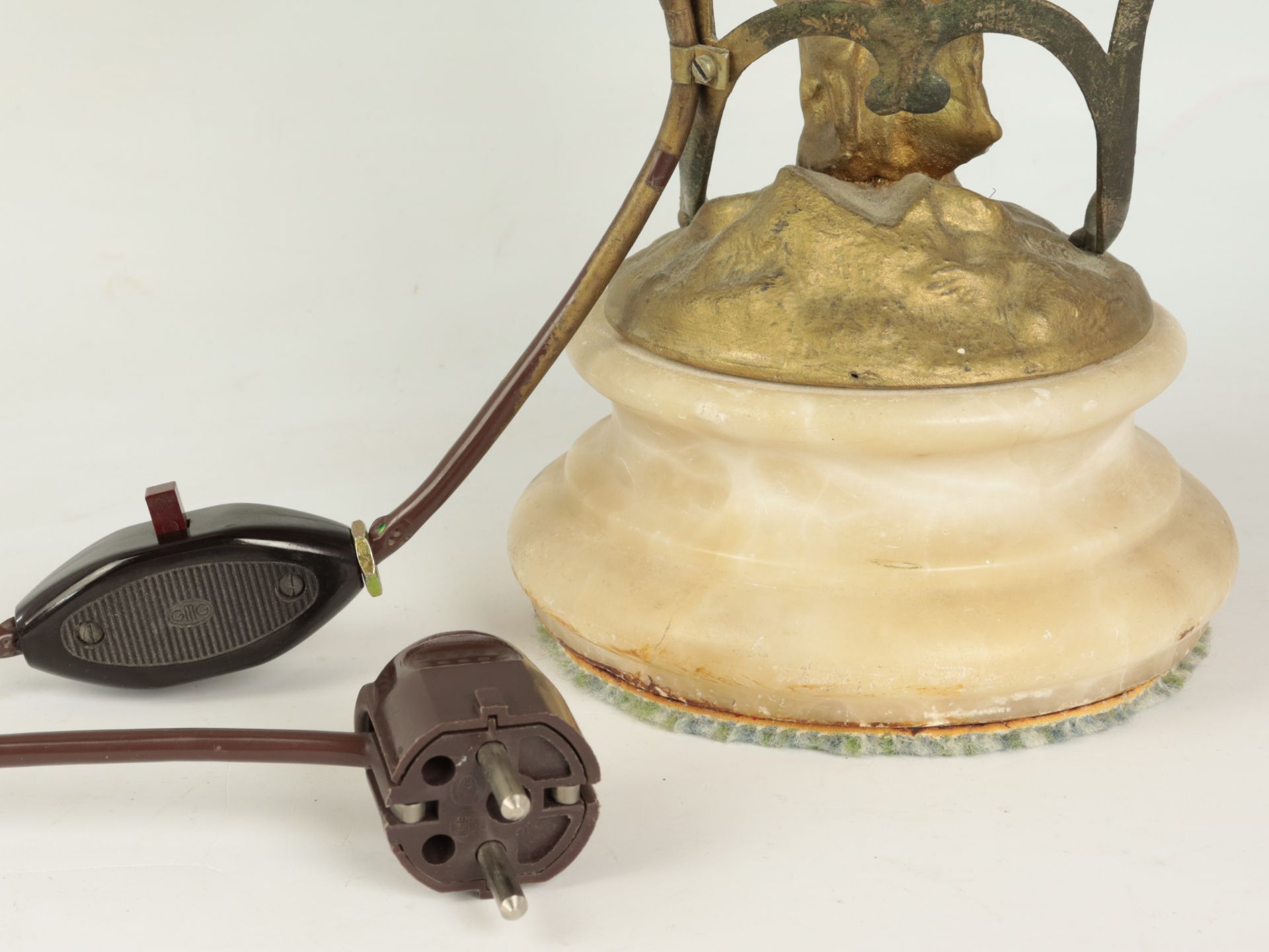 Jugendstil - Tischlampe wohl Zinnguss, goldfarben gefasst, einflammig, runder gewulsteter Sockel, - Image 3 of 10