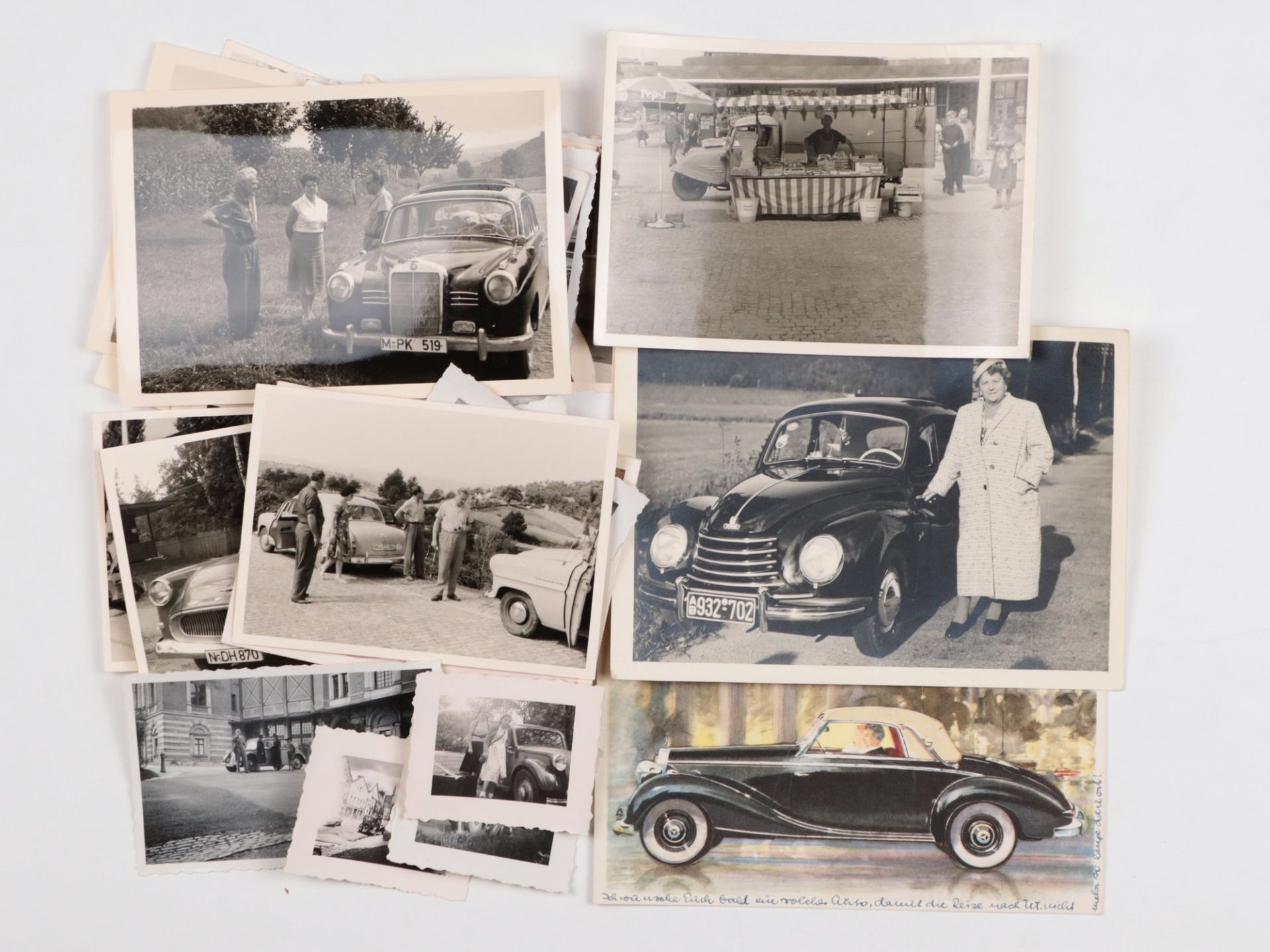 Fotografien ca. 35 St., ca. 1935-1965, Fotos von Autos, 2x Omnibus s./w. u. 1x farbig, z.B.