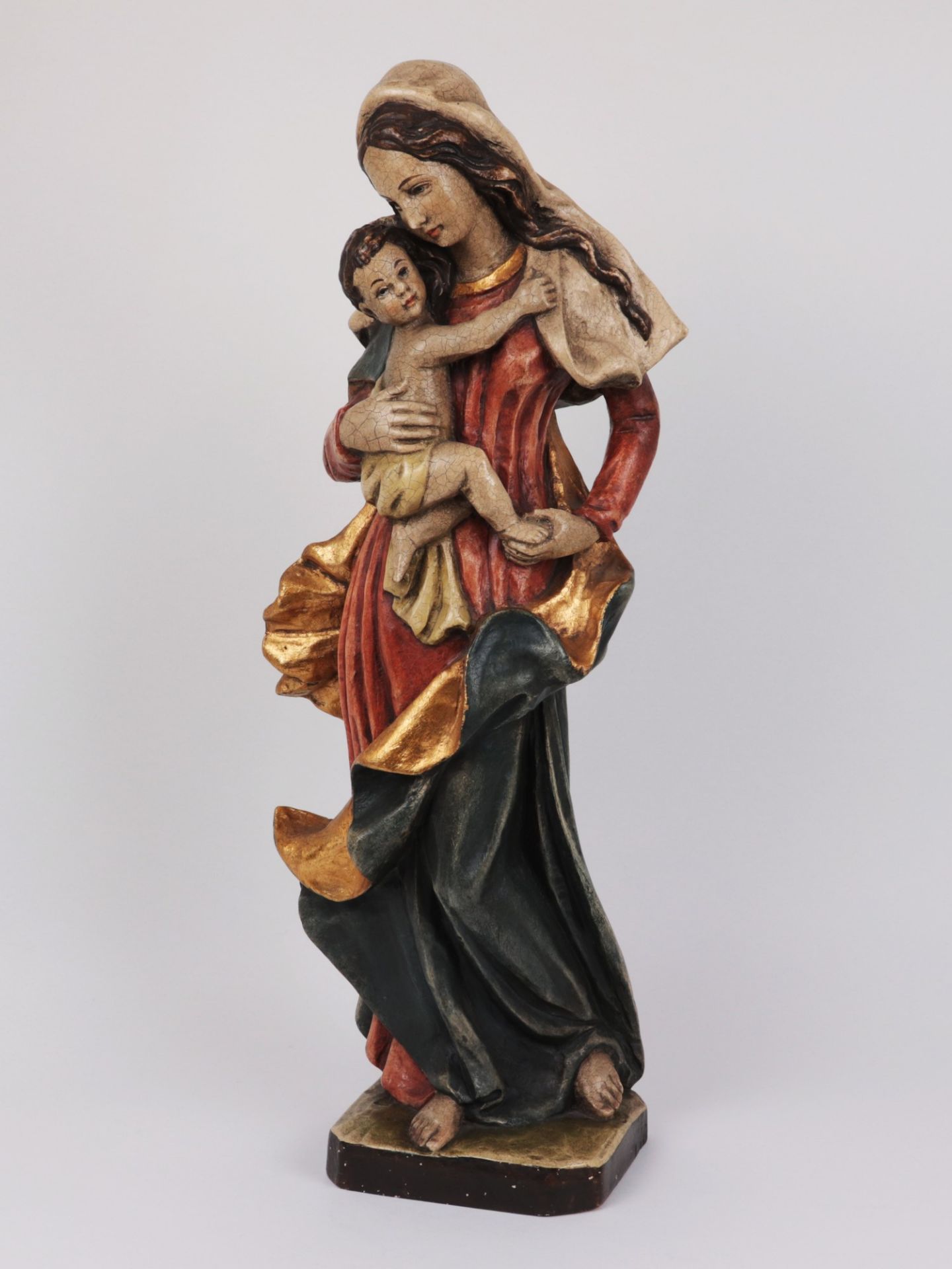 Holzskulptur "Madonna mit Kind", Holz geschnitzt, polychrom und gold gefasst, Barockstil, im