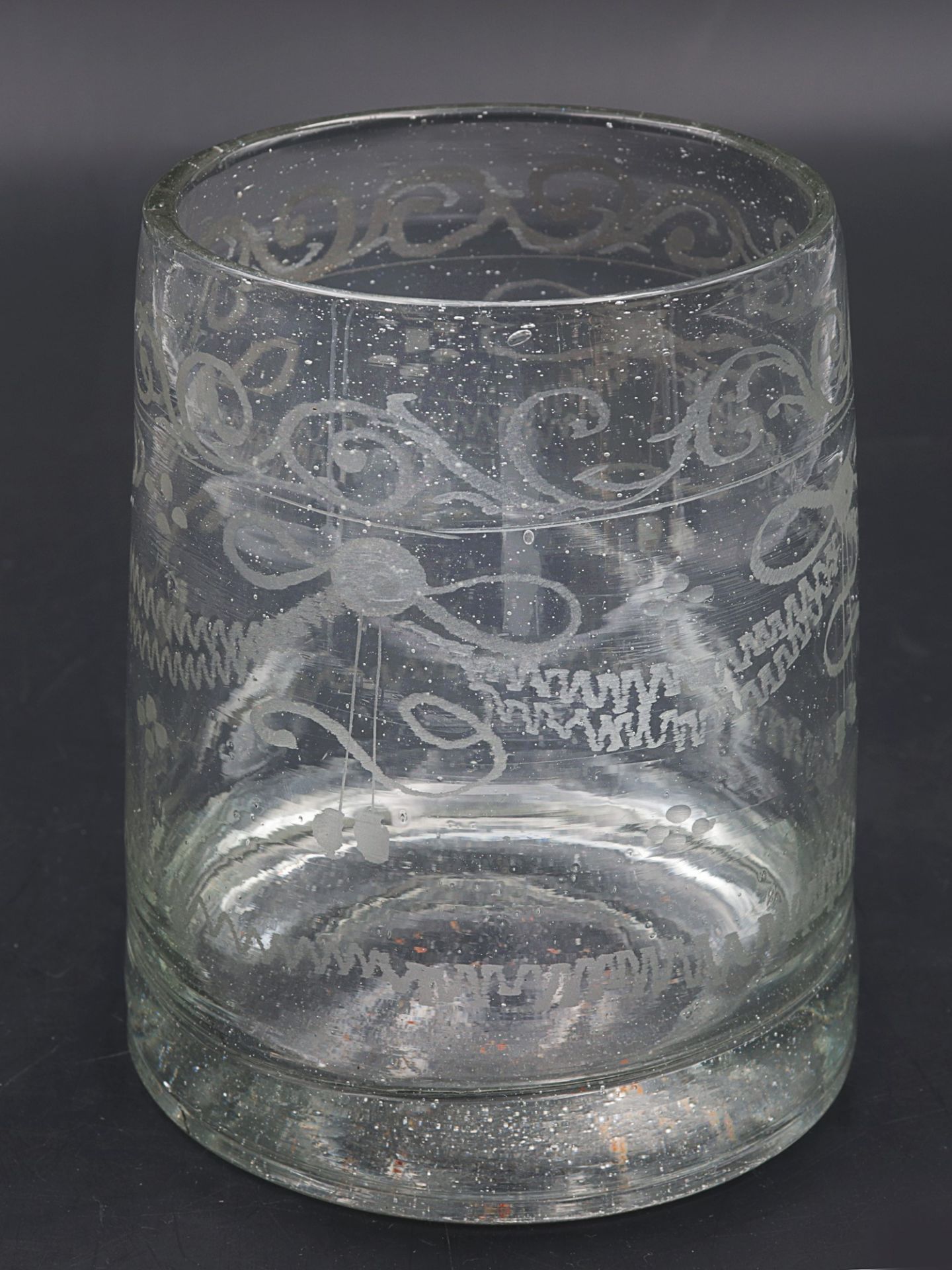 Biedermeier - Becher 1. Hälfte 19. Jh., Biedermeier, farbloses Glas, runder breiter Stand, - Image 2 of 5