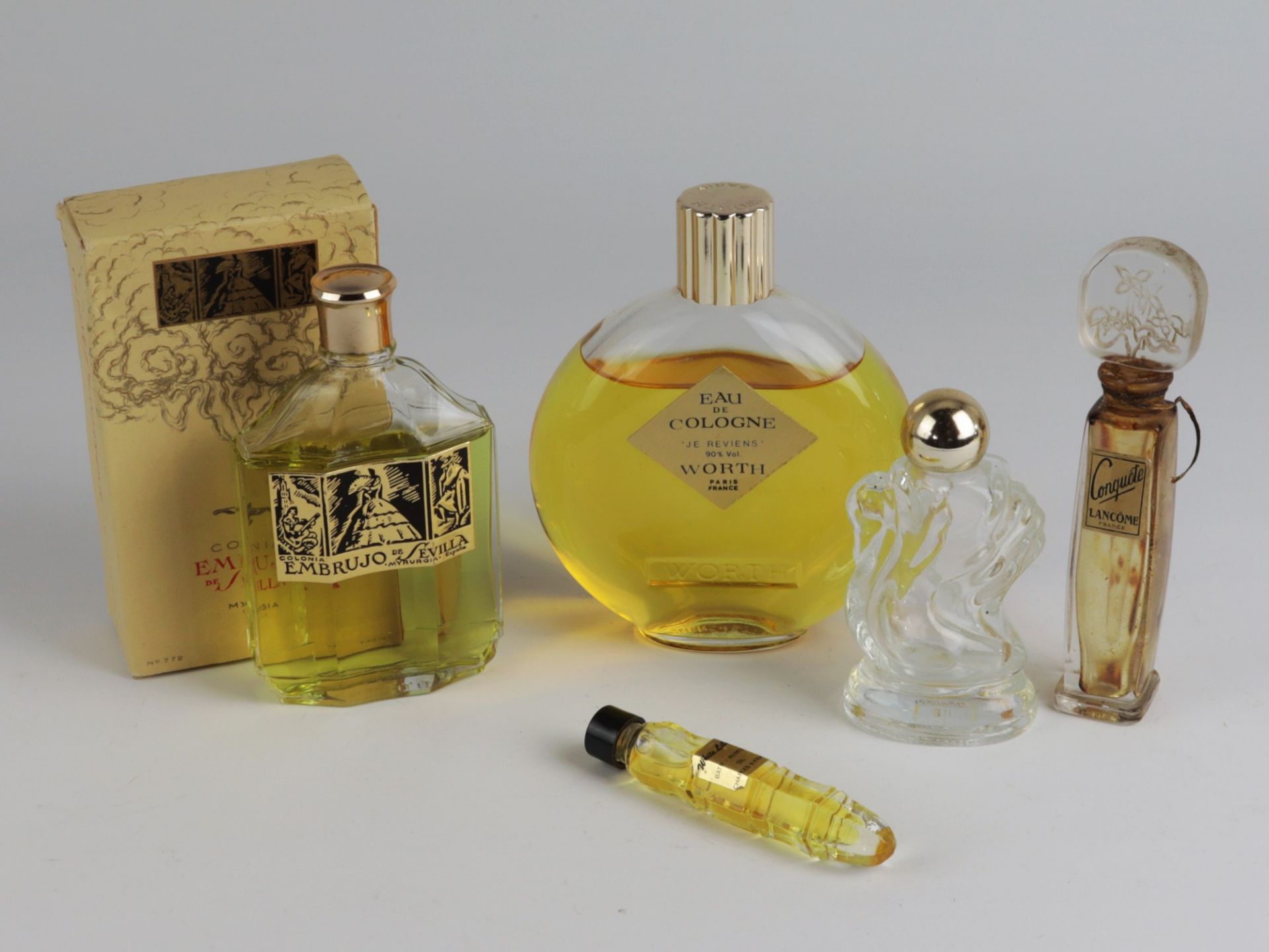 Parfüm - Konvolut 5 St., 2x leere Flakons, Lacome France u. Avon, 3x befüllte Flakons, White Lilac