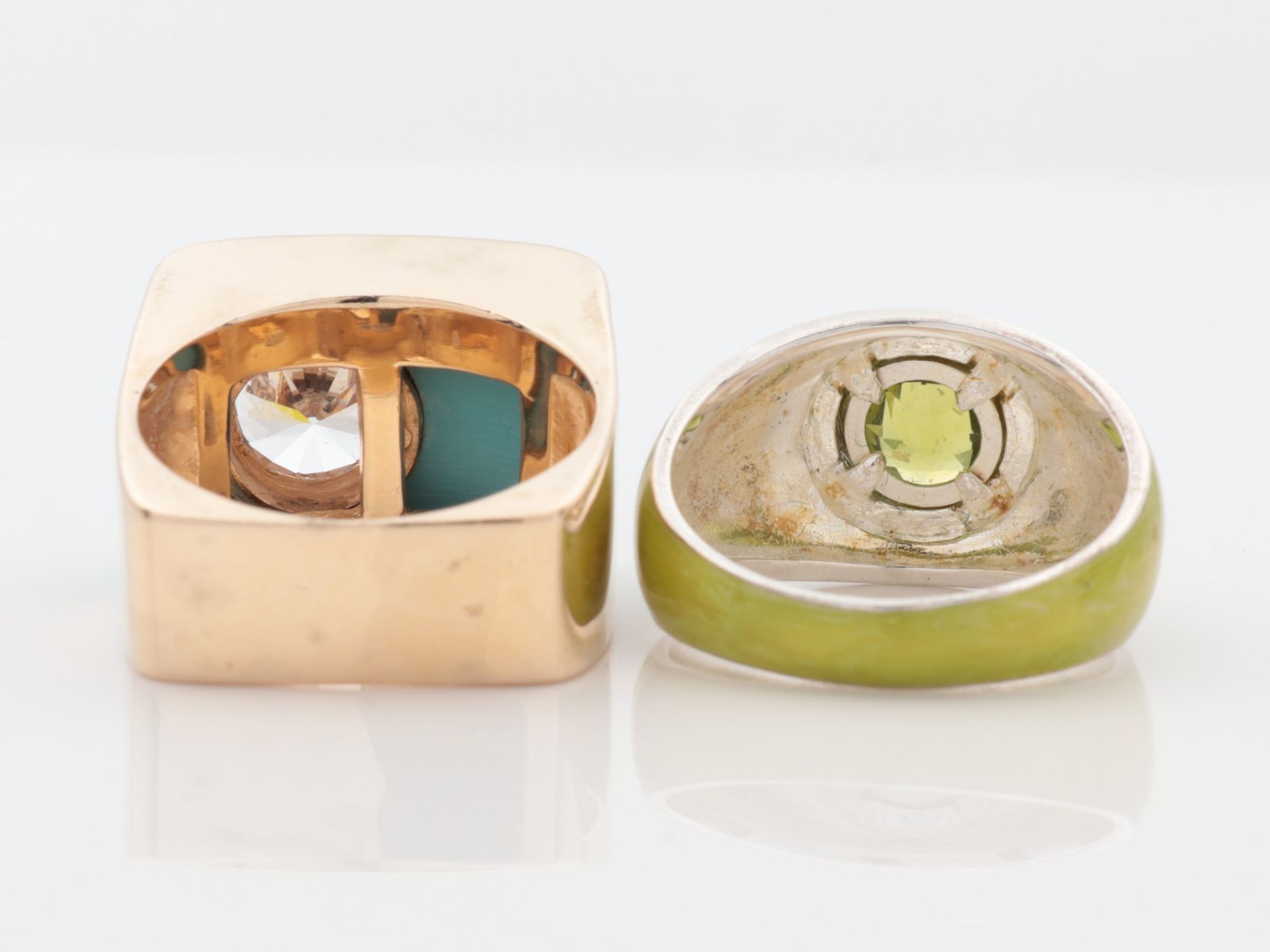 Diamant - Damenring Si 925, grün emaillierte Ringschiene, runder, vergold. Ringkopf, Kranz besetzt - Bild 4 aus 5