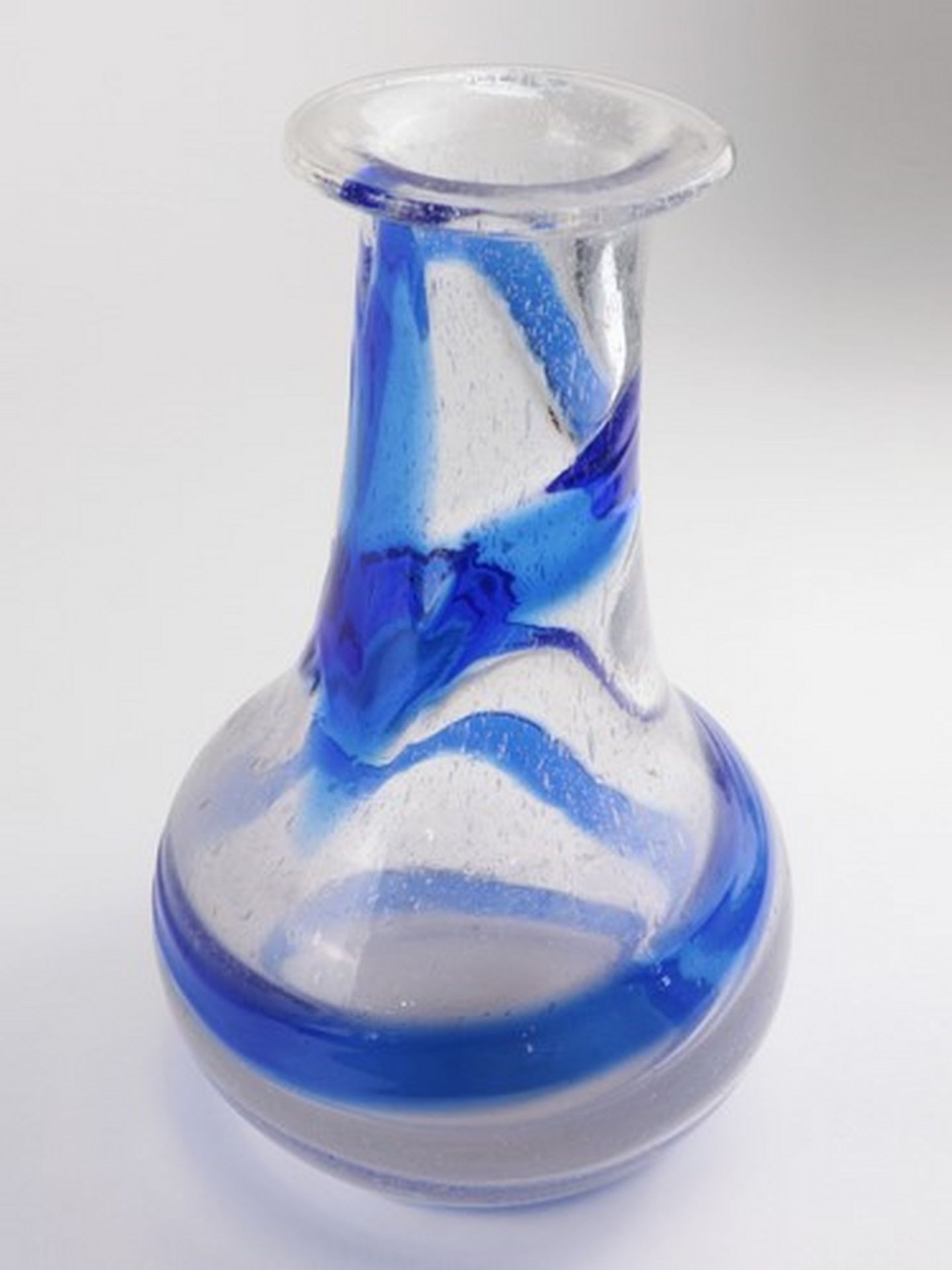 Vasen - Konvolut Murano, u.a. 8 St., untersch. Formen u. Größen, farbloses dickw. Glas, in versch. - Image 5 of 6