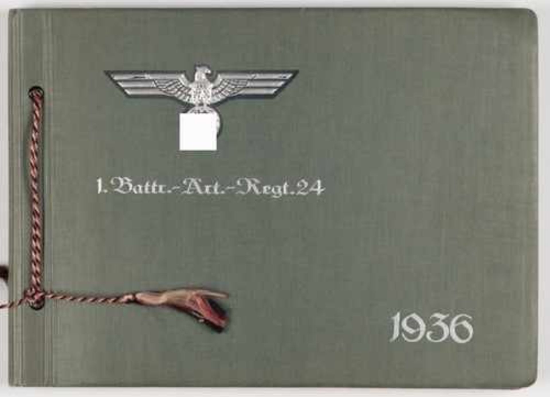 Fotoalbum - 3.Reich 1936-1946,dunkelgrünes Album, silbergeprägt, Aufdruck "1. Battr.-Art.-Regt.24