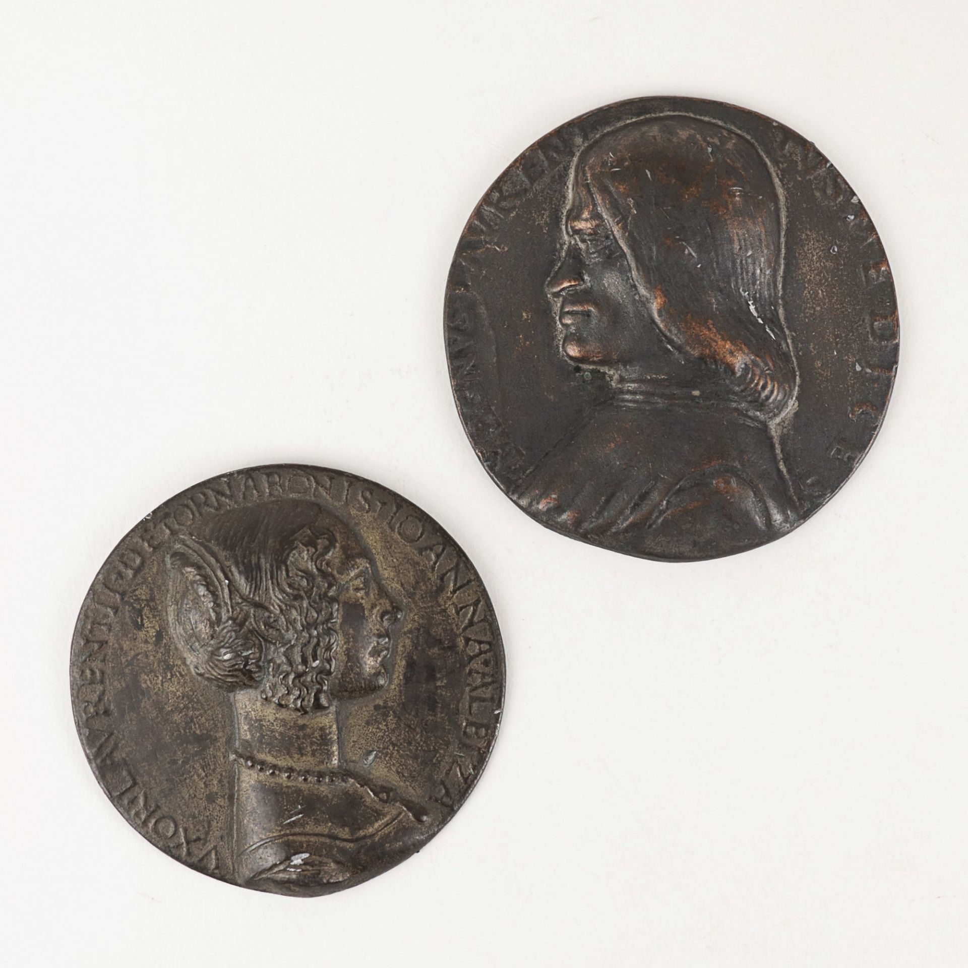 Plaketten 19. Jh., 2 St., Bronze, rund, Renaissanceporträts, Lorenzo Medici u. Giovanna Tornaboni,