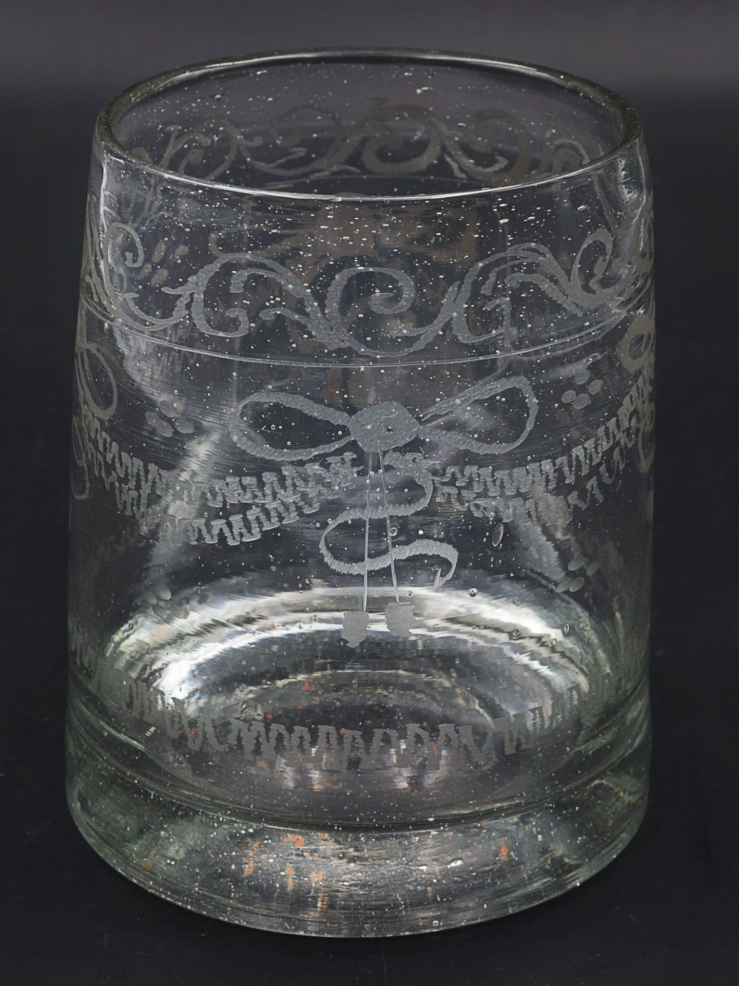 Biedermeier - Becher 1. Hälfte 19. Jh., Biedermeier, farbloses Glas, runder breiter Stand,