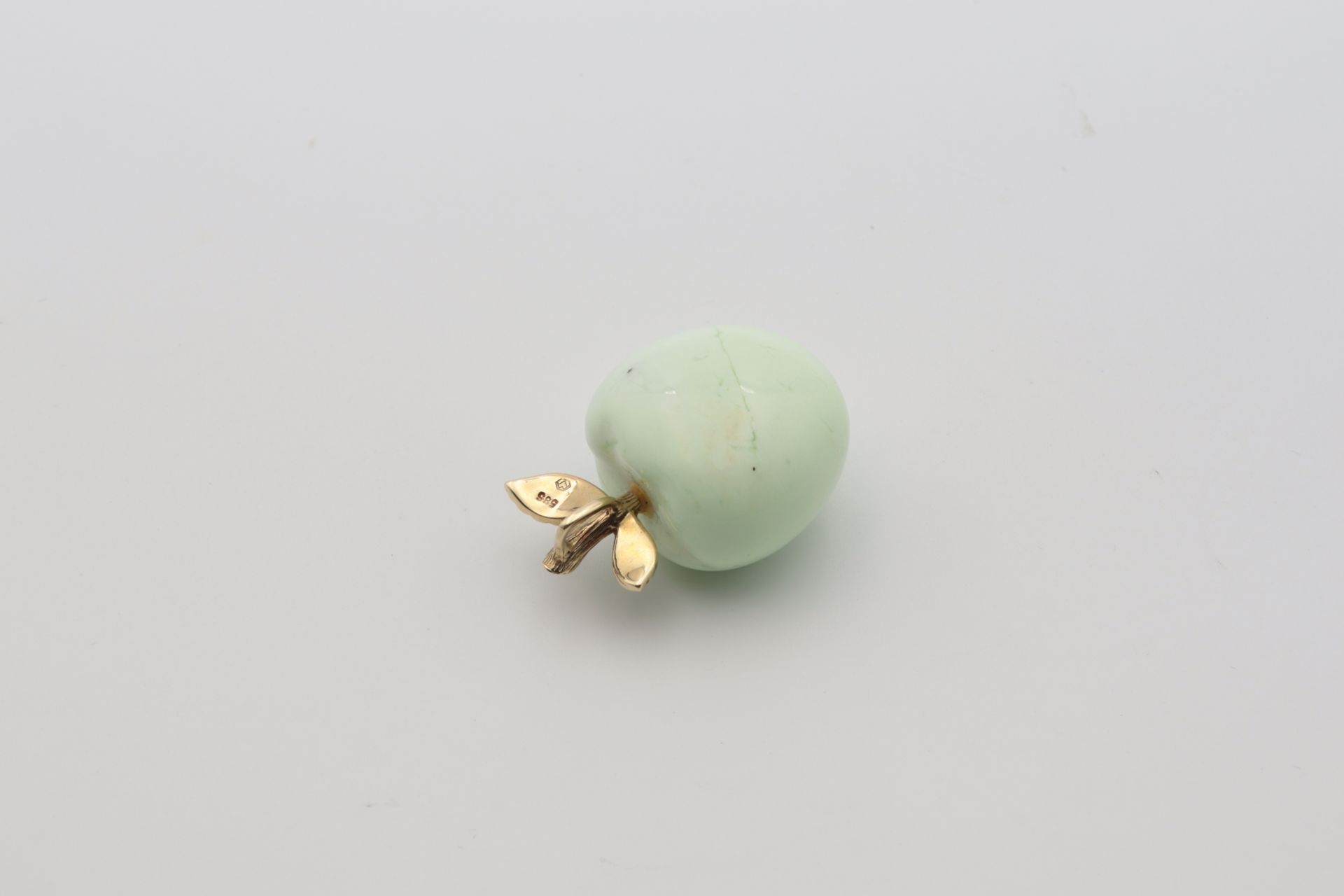 Anhänger - Jaspis fein ausgearbeiteter Apfel, aus mintgrünem Jaspis, mit blattförmi - Image 4 of 4