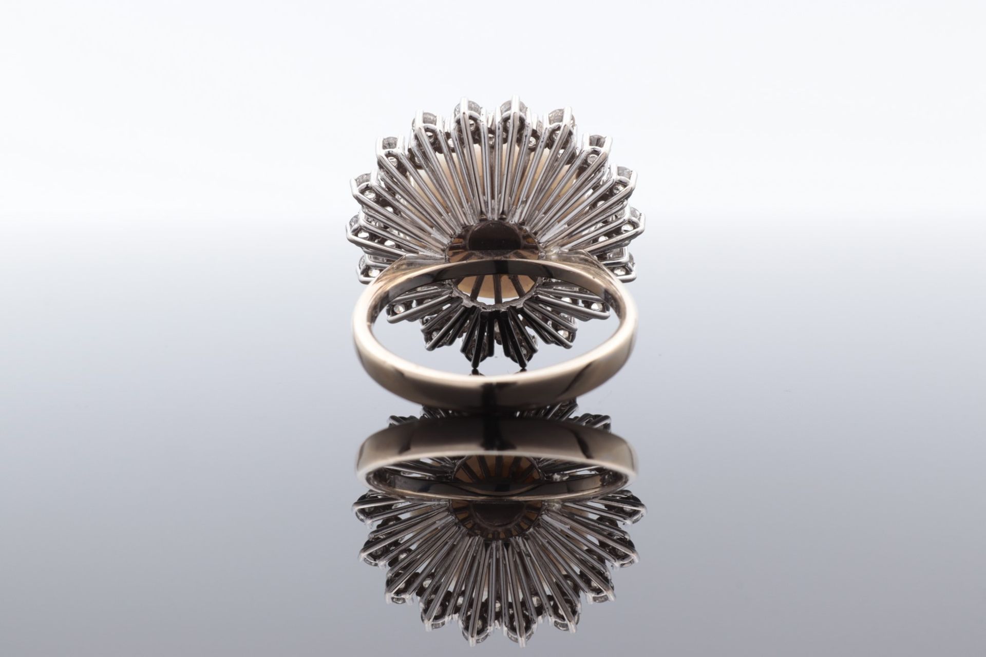 Diamant/Zuchtperle - Damenring WG 750, gr., Ringkopf besetzt mit einer sehr schön lü - Bild 4 aus 7