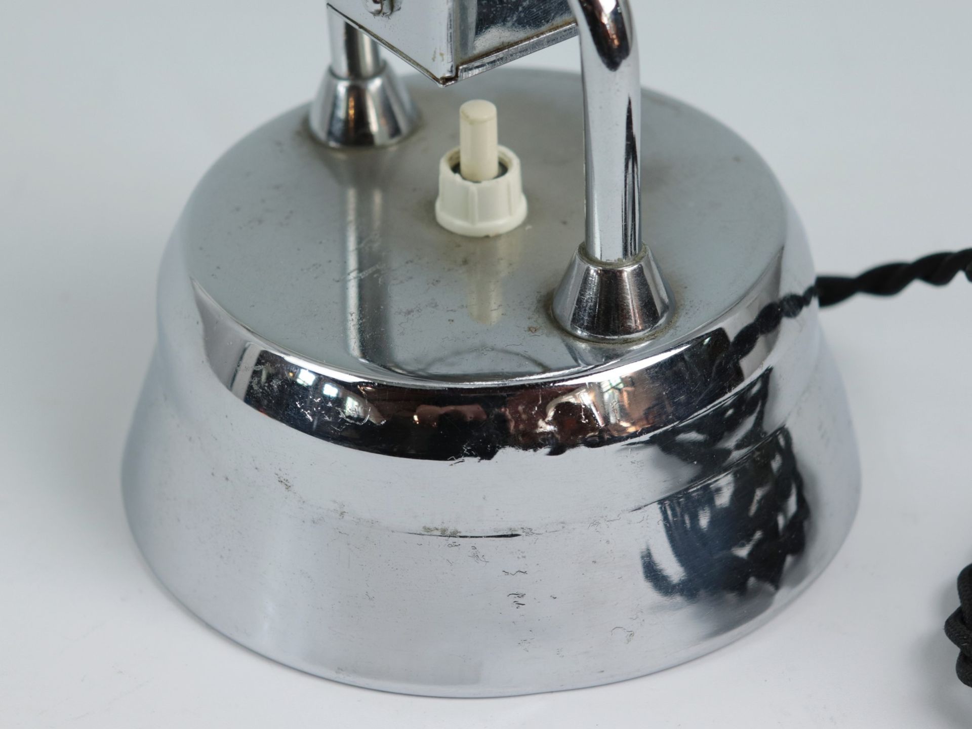 Tischlampe 1930er J., Entwurf wohl Charlotte Perriand, Metall, verchromt, einflammig, - Bild 3 aus 6