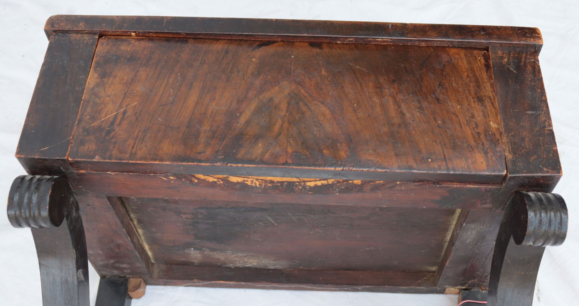 Biedermeier - Wand-Konsoltisch 1.H. 19.Jh., Nußbaum/Nadelholz furniert, dunkel gebeiz - Bild 5 aus 5