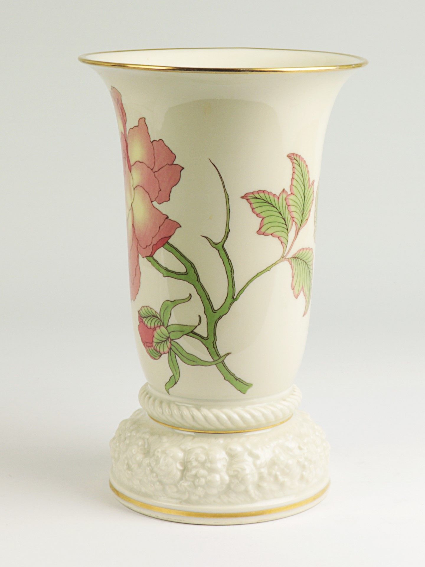 Rosenthal - Vase 1939-56, grüne Marke, Trichterform, im un. Teil reliefierte Blumen, - Image 2 of 4