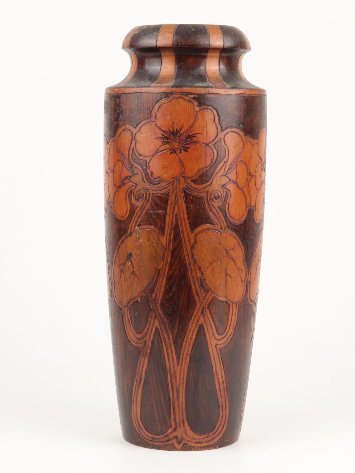 Jugendstil - Vase um 1910, Australien, Holz, gedrechselt, Ritzdekor, hell- u. dunkel g - Image 2 of 5