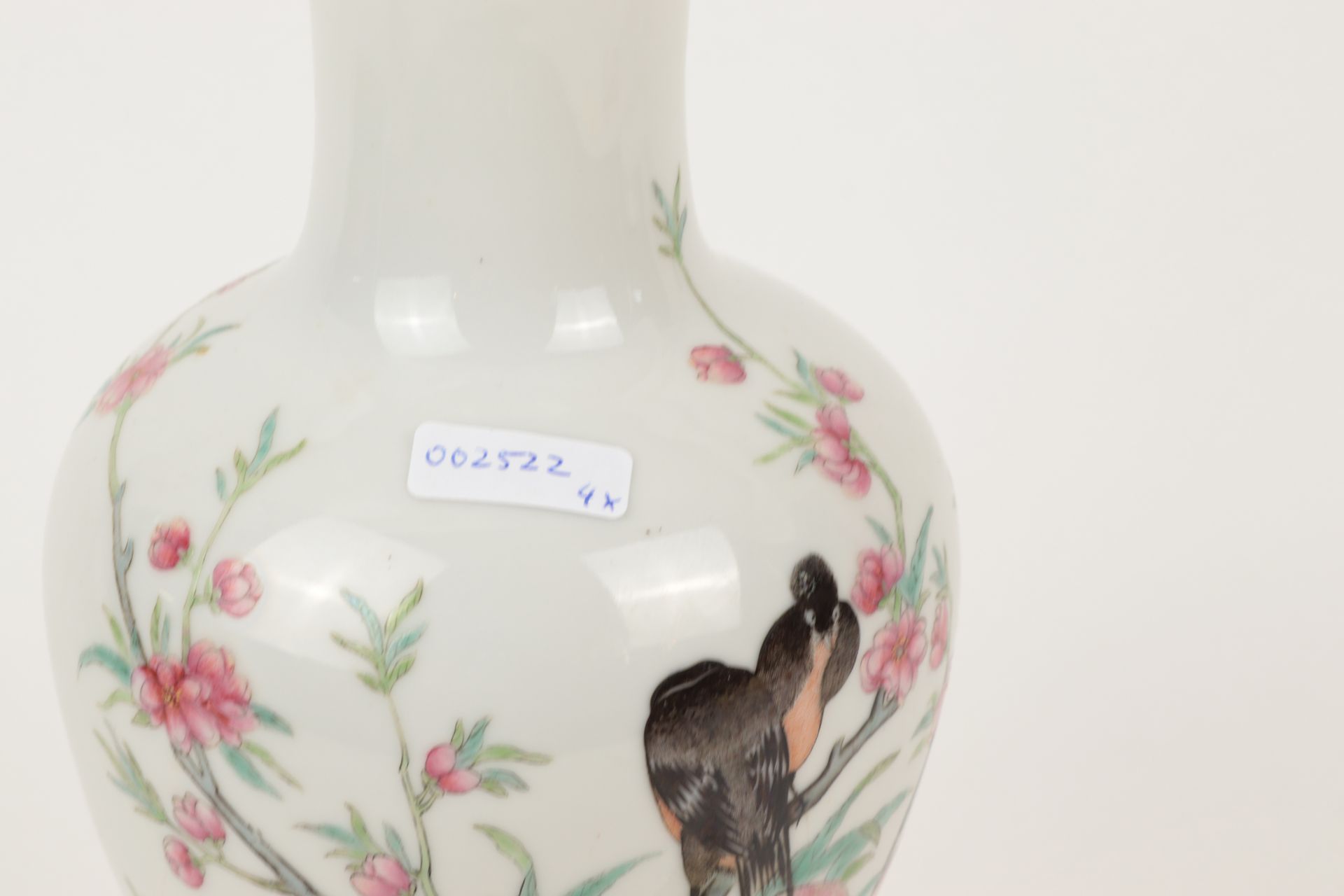 Vase - China Porzellan, rote Bodenmarke, Famille-Rose, Pfirsich Dekor m. sitzenden Vö - Bild 2 aus 4