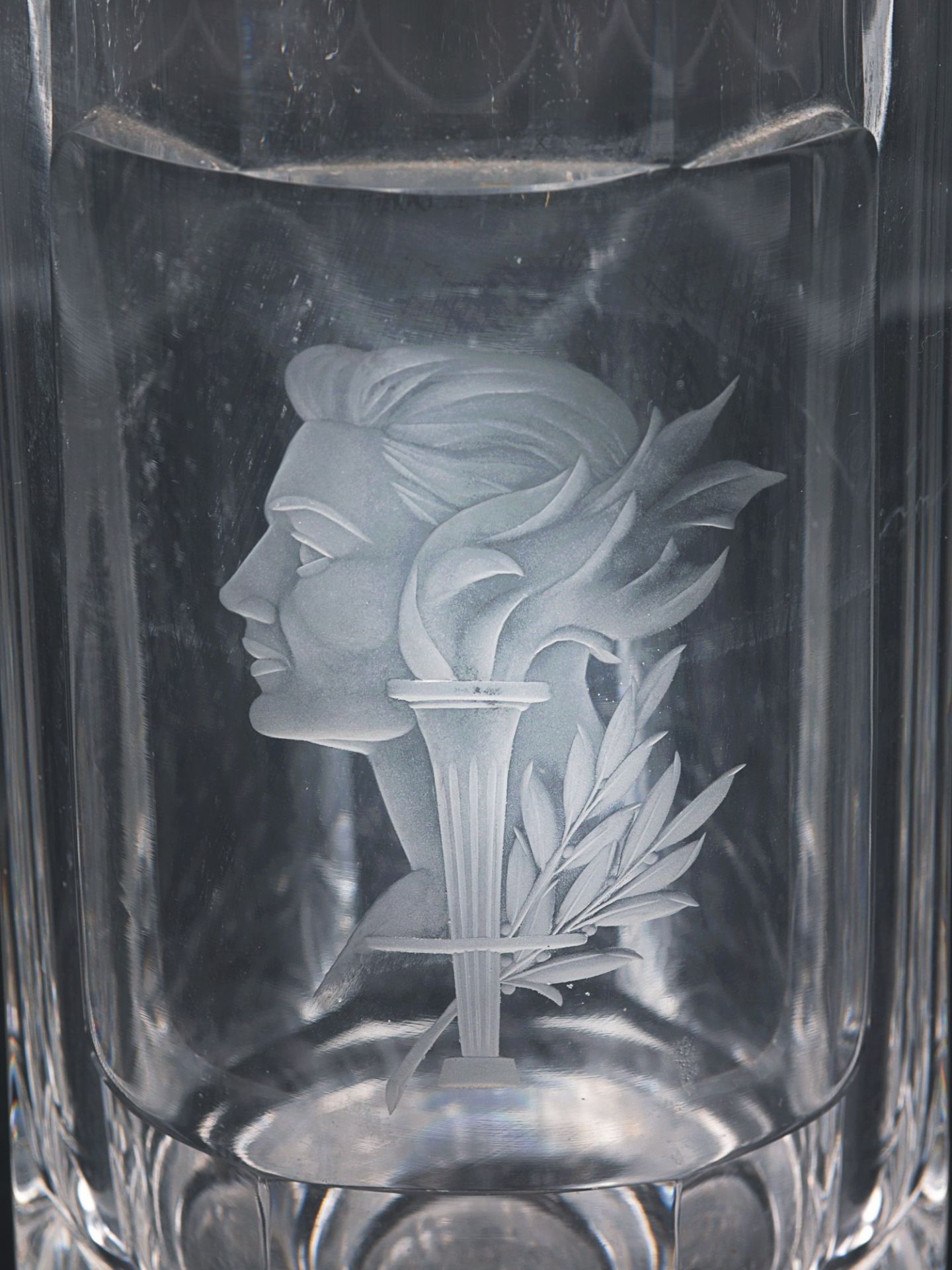 Vase um 1930, farbloses Glas, runder Stand, hoher konischer Korpus m. geschliffenem Ra - Bild 3 aus 5