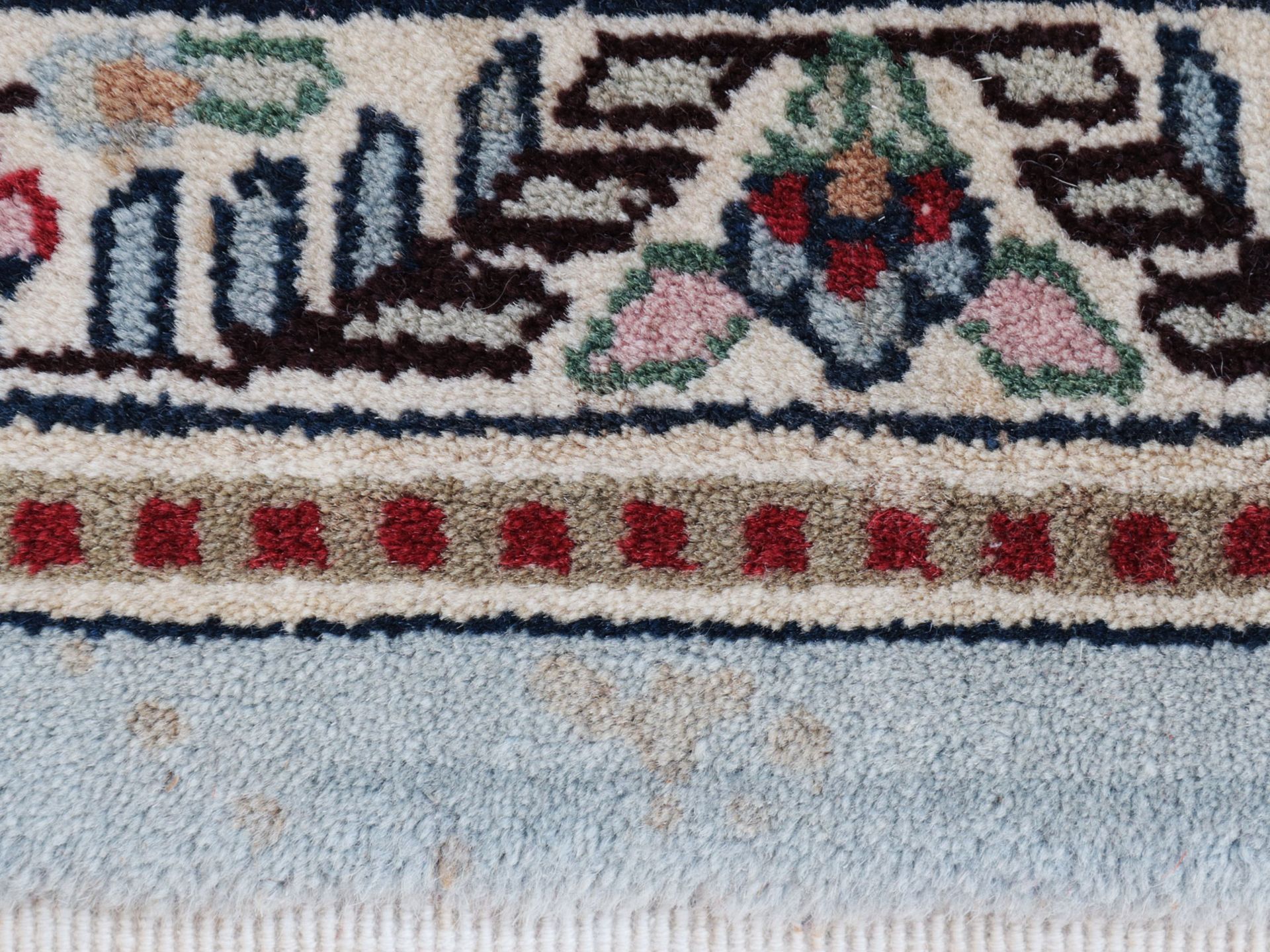 Orientteppich Persien, Baumwolle/Wolle, Medaillon, Blumenranken, durchbrochene u. abge - Image 2 of 5