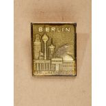 Erich Honecker - Ansteckplakette "Berlin Hauptstadt der DDR